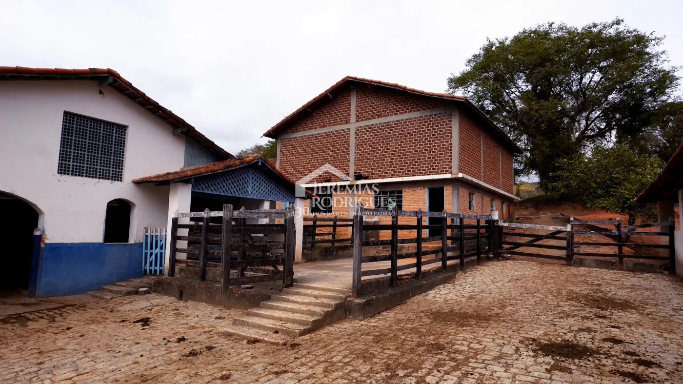 Fazenda à venda com 2.544 hectares em Santa Branca/SP.