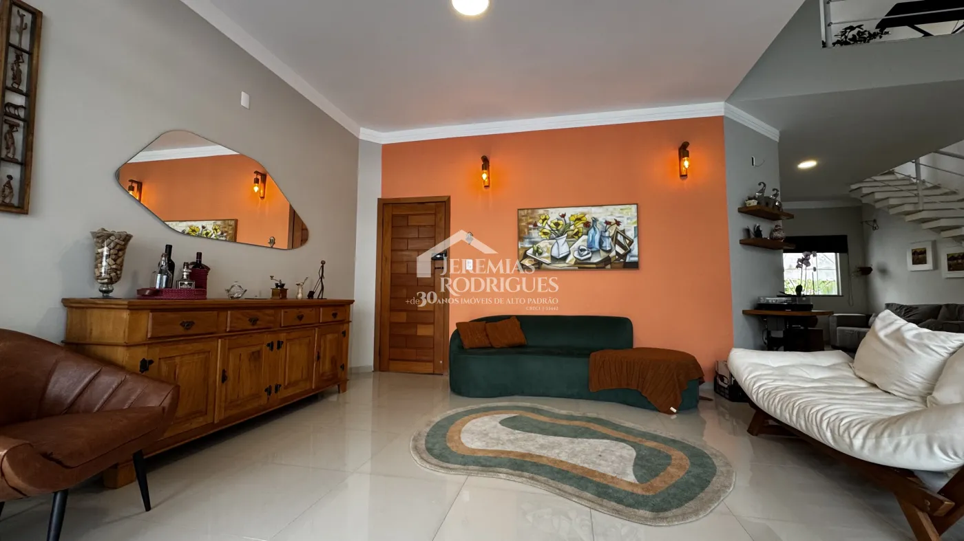 Casa à venda com 4 dormitórios no Condomínio Village do Sol em Pindamonhangaba/SP.