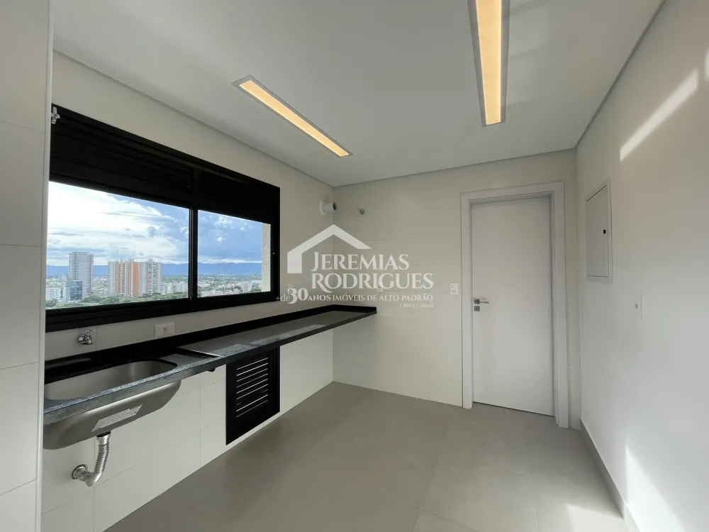 Apartamento com 3 suítes, 211 m² no Edifício Europa em Taubaté/SP