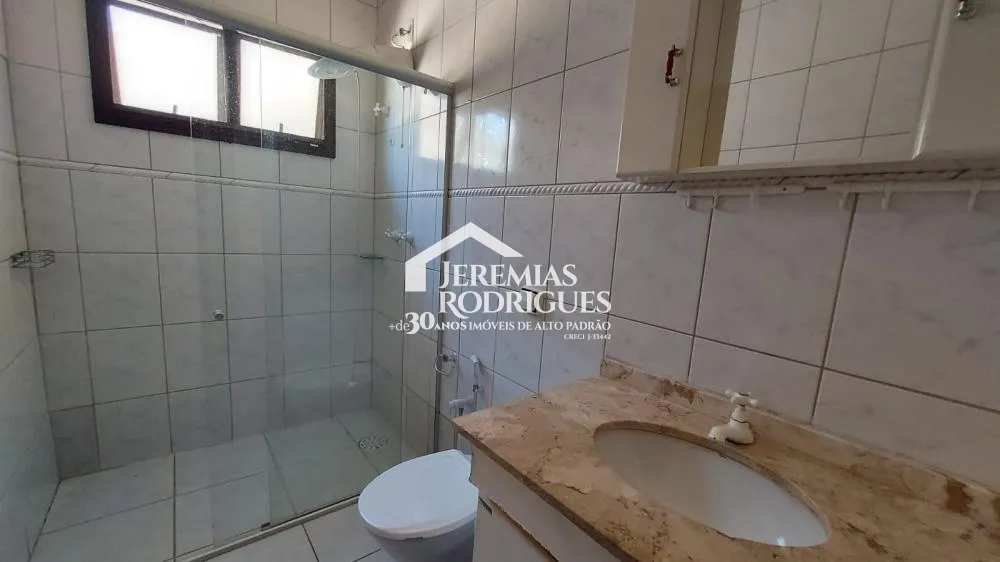 Casa térrea com 5 dorm - Condomínio Village Paineiras.