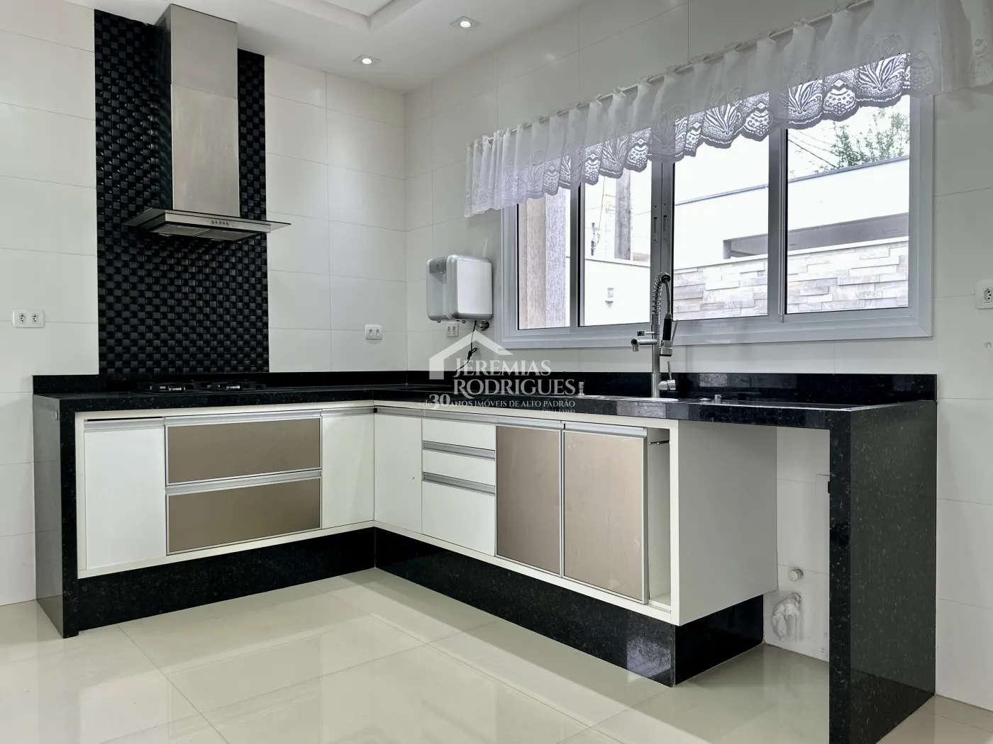 Casa com 3 dormitórios, 237 m² - Campos do Conde Chamboard - Tremembé/SP.