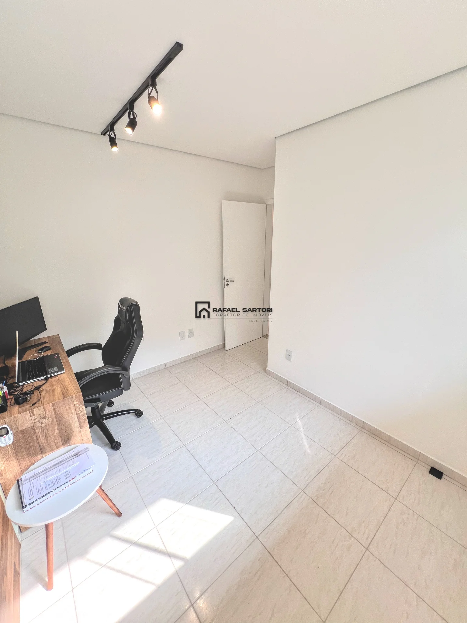 CASA COM 03 QUARTOS NO AMIZADE