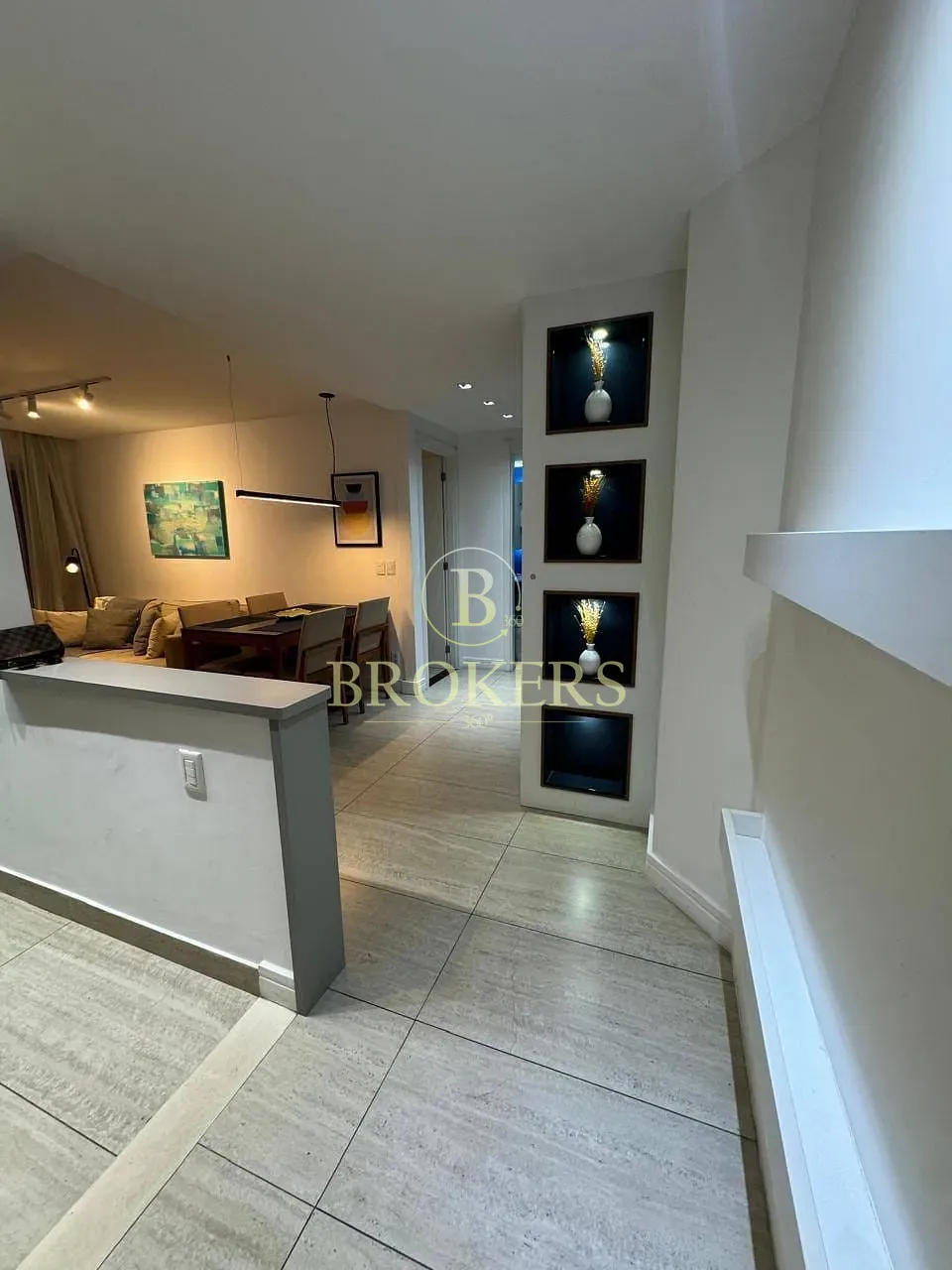 Apartamento a venda. Ipanema na quadra da praia! 2 quartos (1 suíte), varanda com vista mar, vaga,
