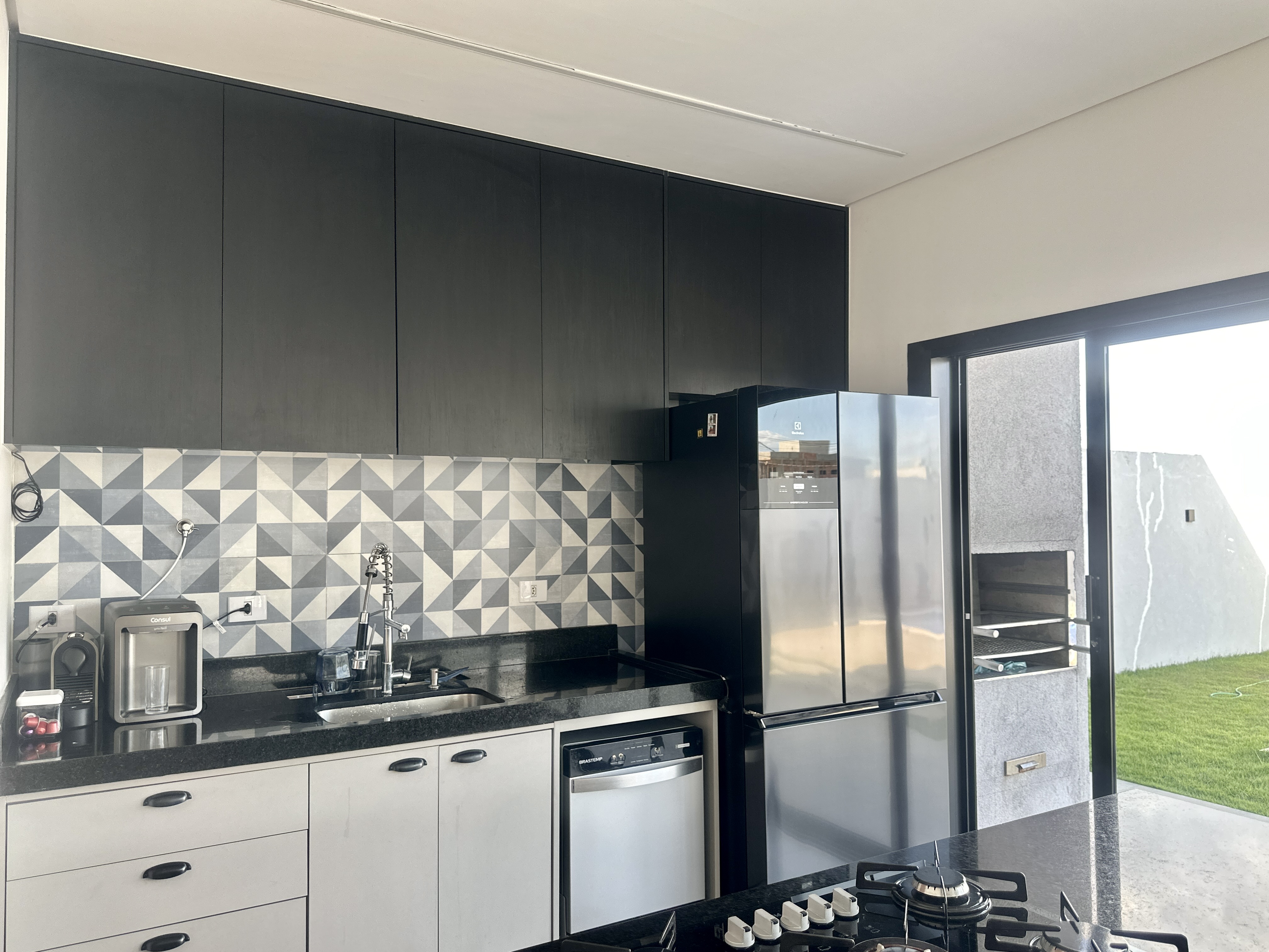 Casa à venda com 4 dormitórios no Condomínio Bella Vitta em Caçapava/SP.