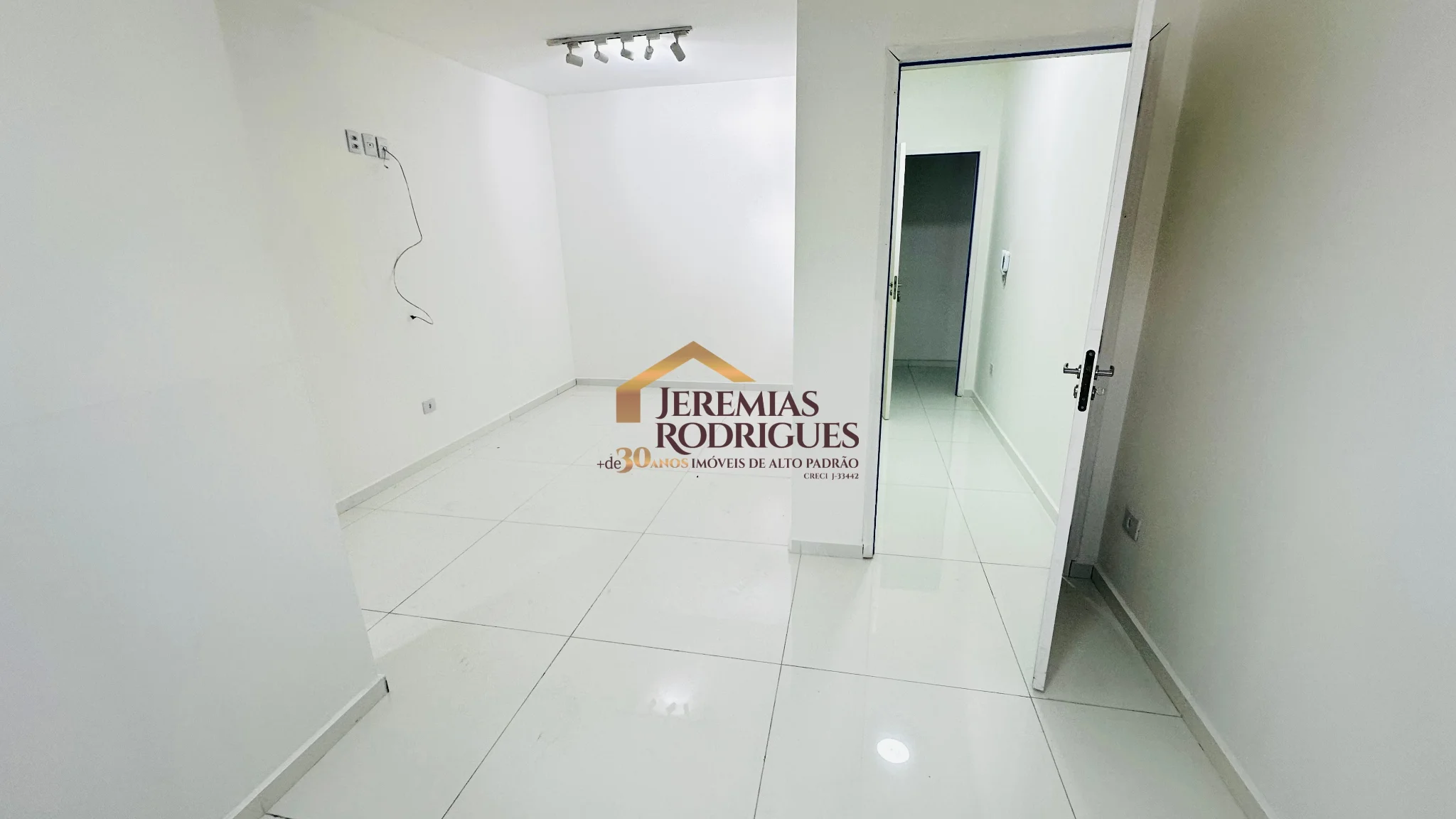 3 Salas comerciais para locação no bairro São Benedito em Pindamonhangaba/SP.