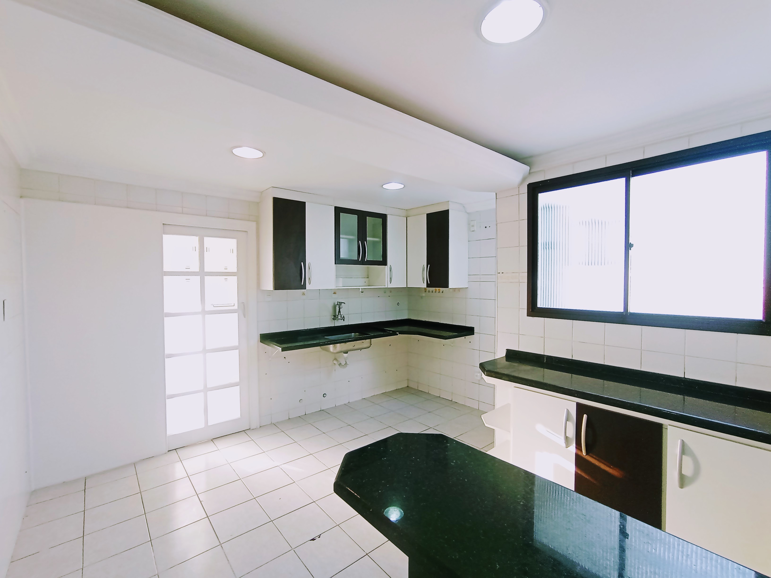 Cobertura à venda com 3 dormitórios, 125 m² no Edifício Michel Abud em Taubaté/SP.