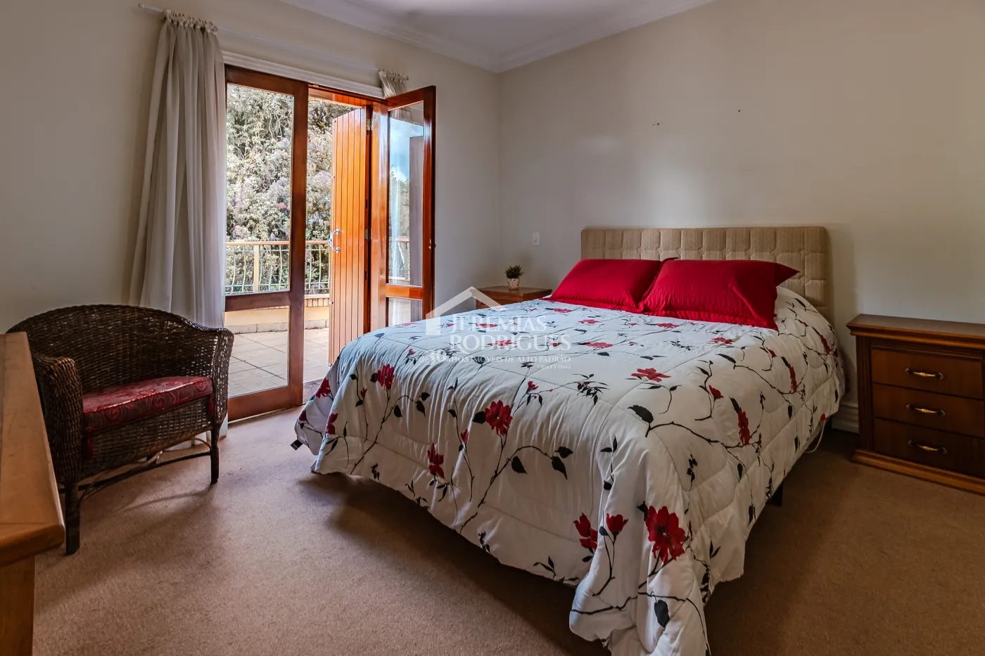 Casa para venda e locação com 5 suítes no Jardim Véu da Noiva em Campos do Jordão/SP