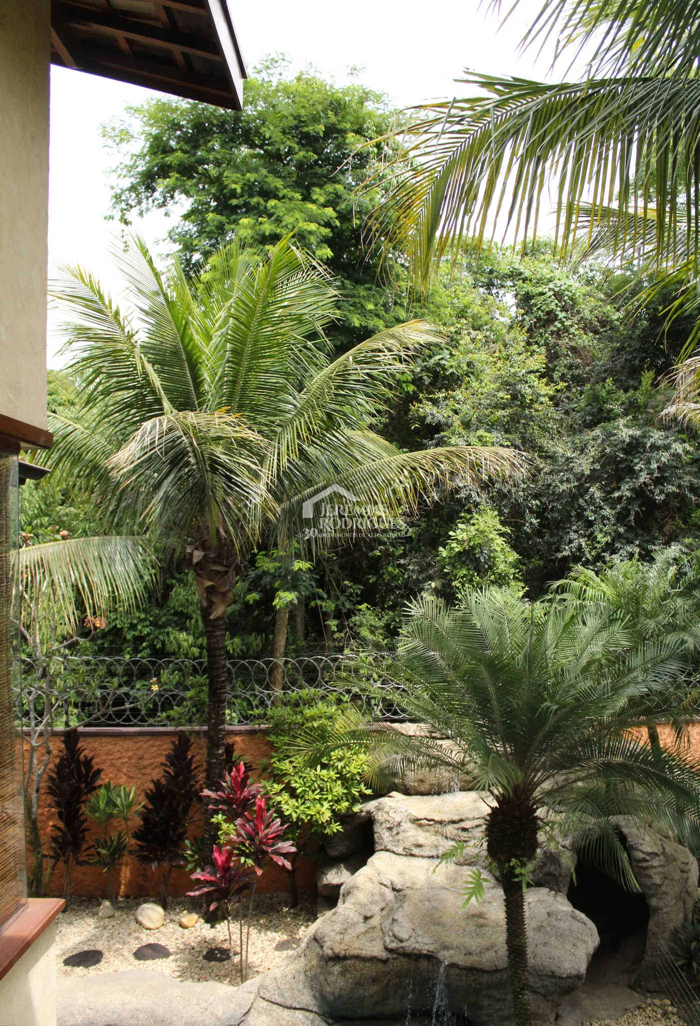 Casa para venda e locação com 5 dormitórios no Condomínio Taubaté Village em Taubaté/SP.