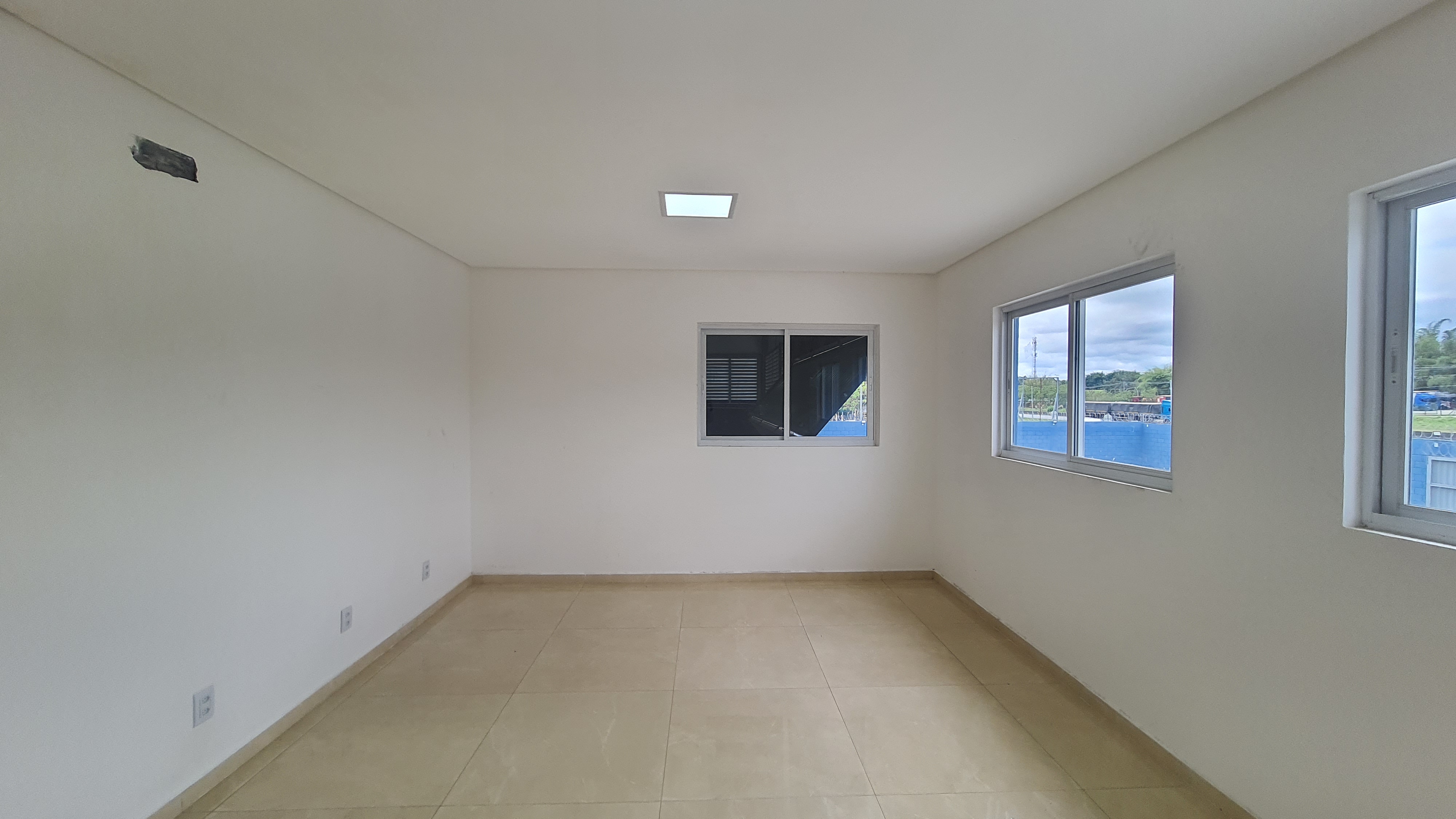 Galpão para locação com 3.900 m² no bairro Santa Luzia, na rodovia pres. Dutra em Caçapava/SP.  
