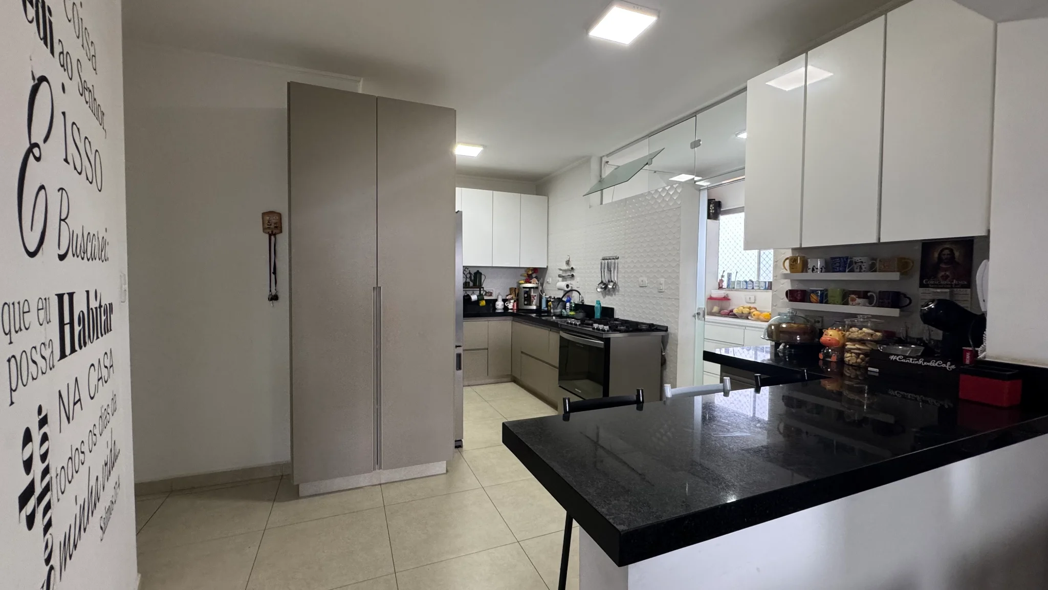 Apartamento à venda no Edifício Serra da Mantiqueira em Pindamonhangaba/SP. 