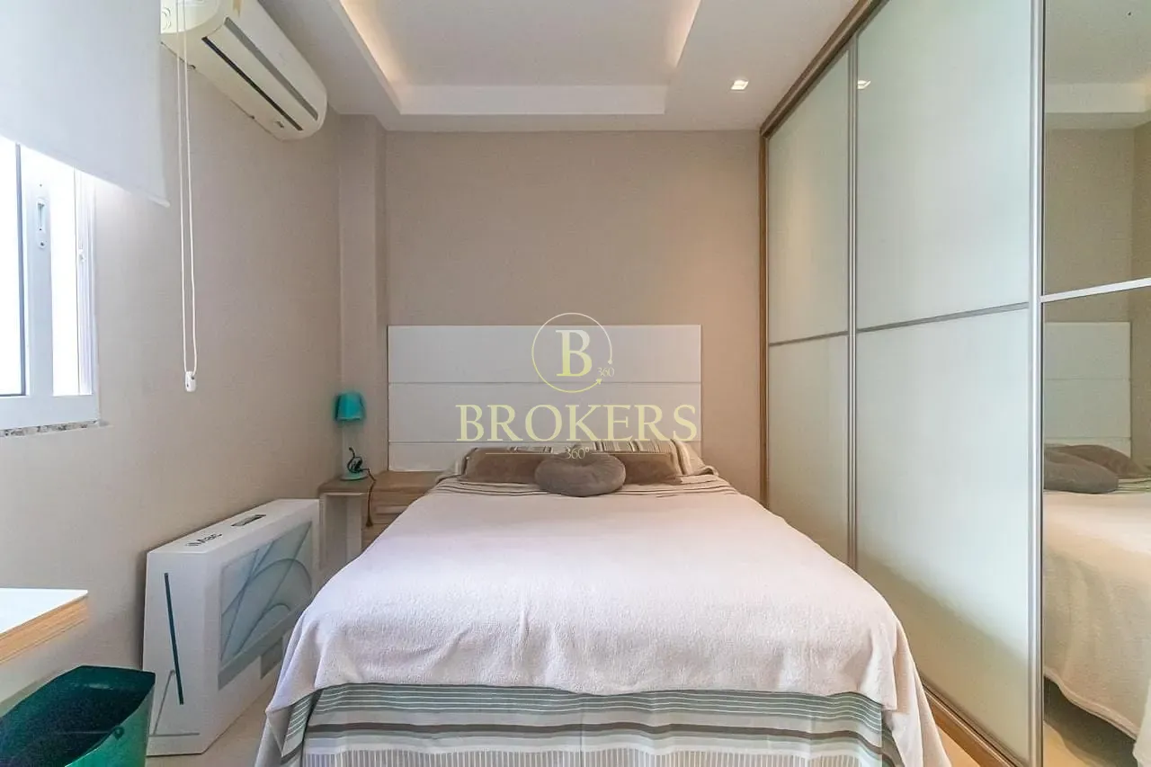 Apartamento à venda, Rua Miguel Lemos - Copacabana. Duplex modernizado, 3 quartos, sendo 1 suíte co