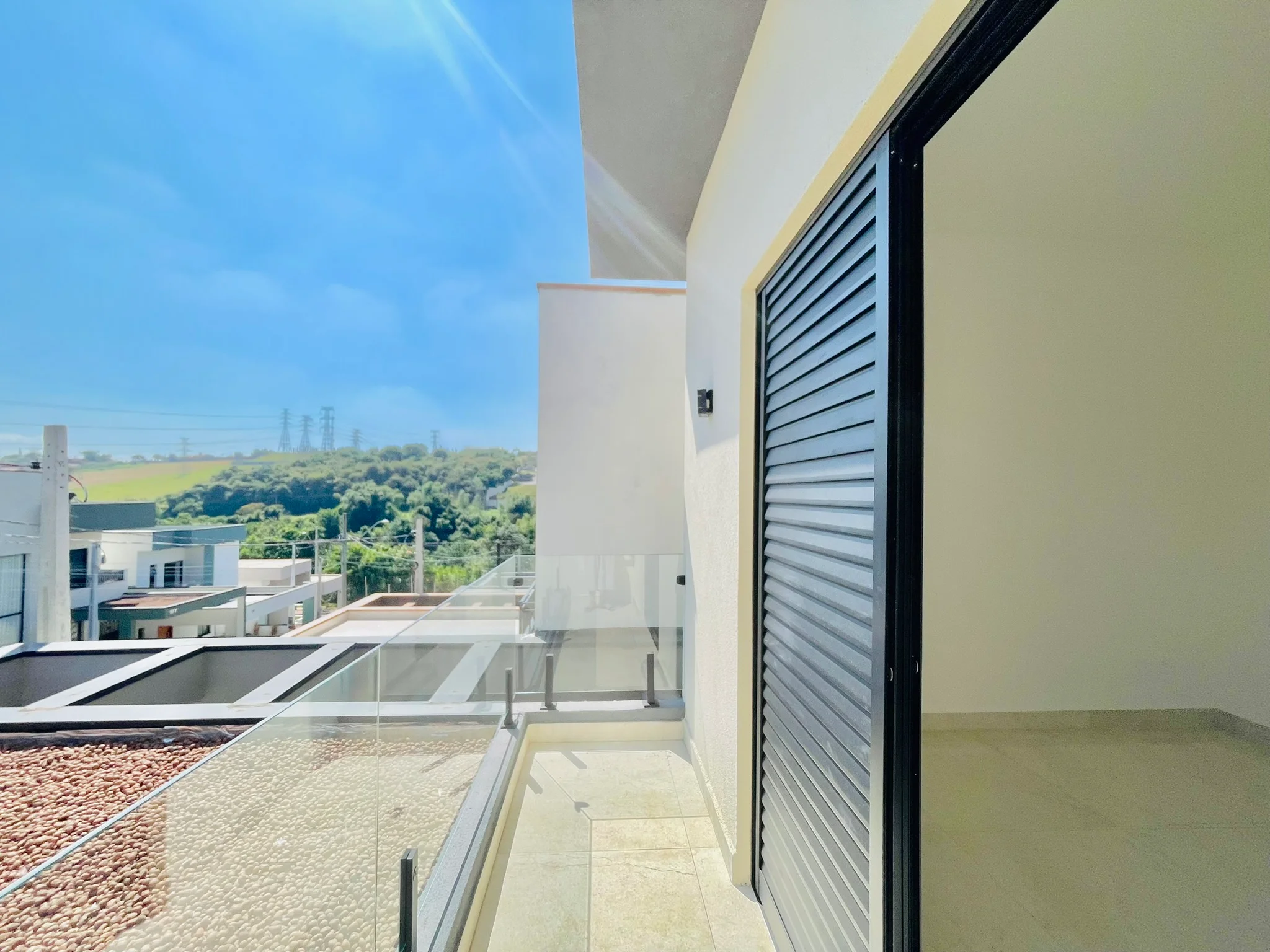 Casa com 3 dormitórios à venda no Condomínio Recanto Tropical em Taubaté/SP.