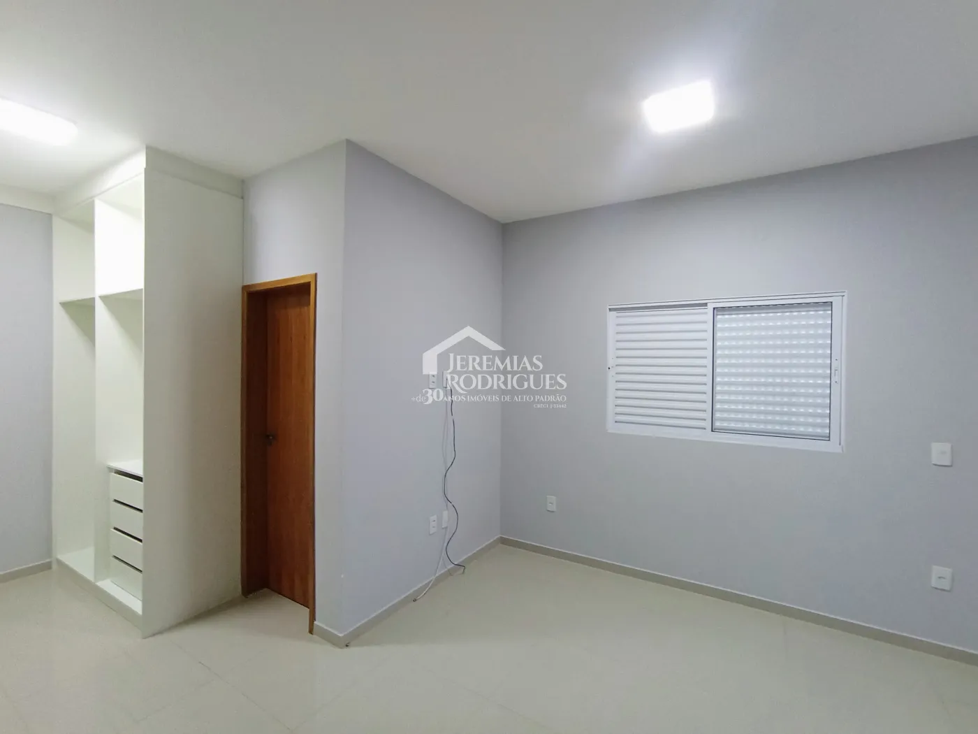 Casa à venda com 3 dormitórios no Condomínio Morada do Visconde em Tremembé/SP.