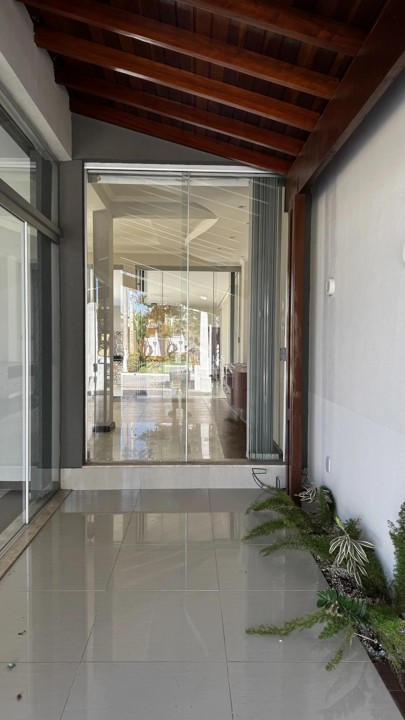 Casa para venda com 4 suítes no Condomínio Real Ville em Pindamonhangaba/SP