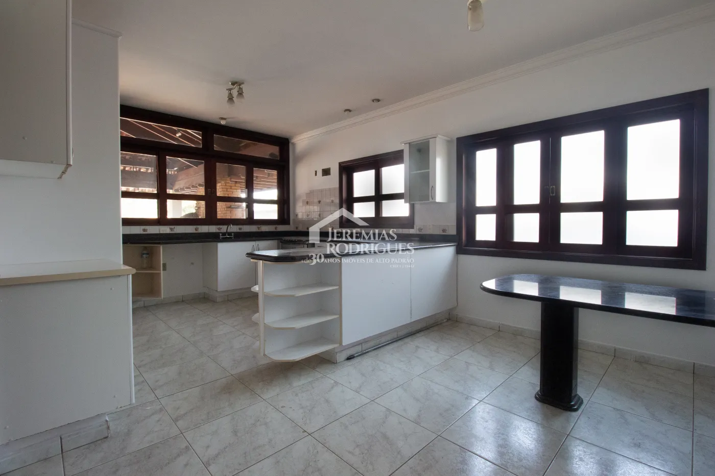 Casa com 4 suítes, 576 m² - Condomínio Village Paineiras - Pindamonhangaba/SP