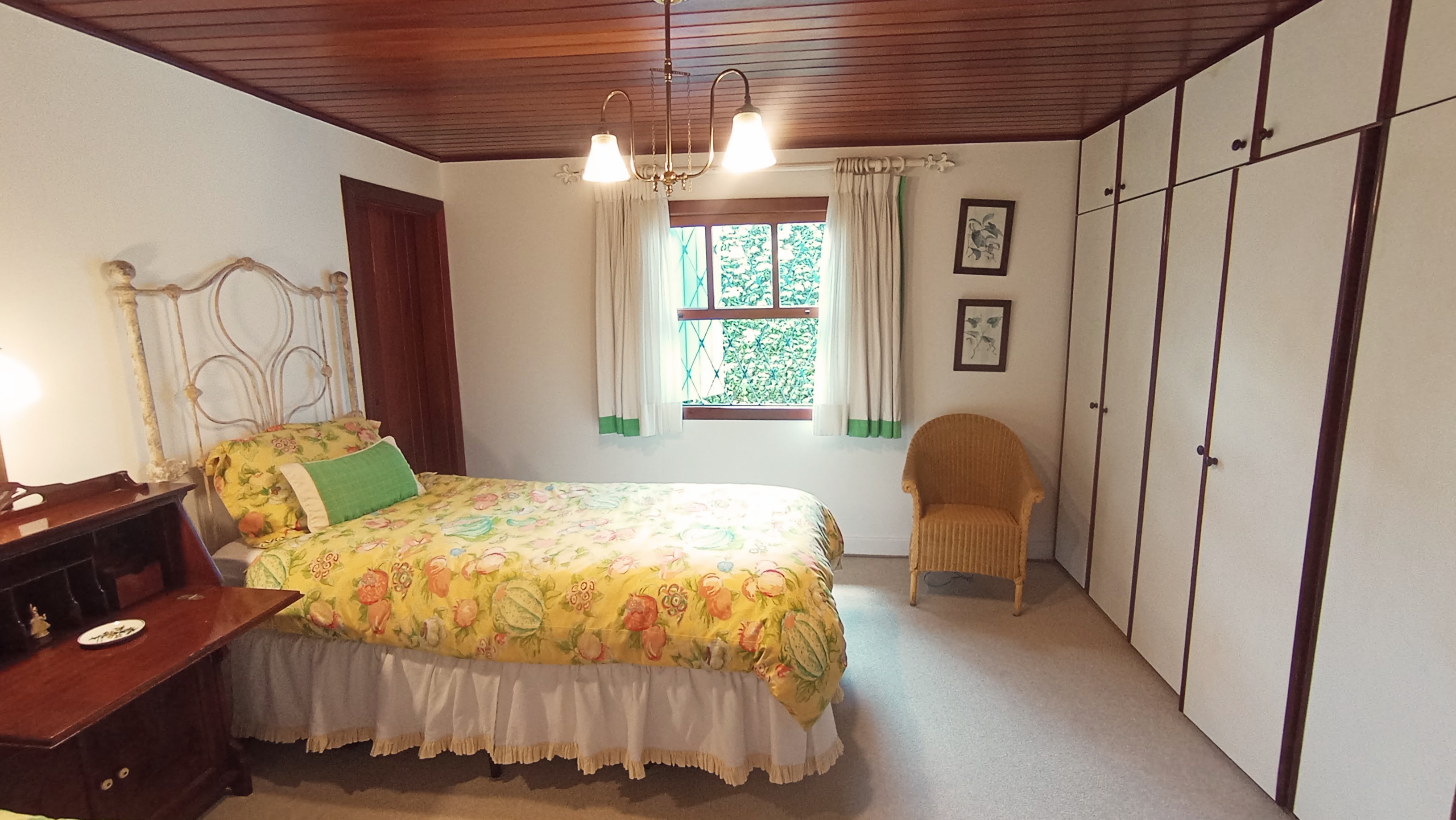 Casa à venda com 5 dormitórios no Capivari em Campos do Jordão/SP.