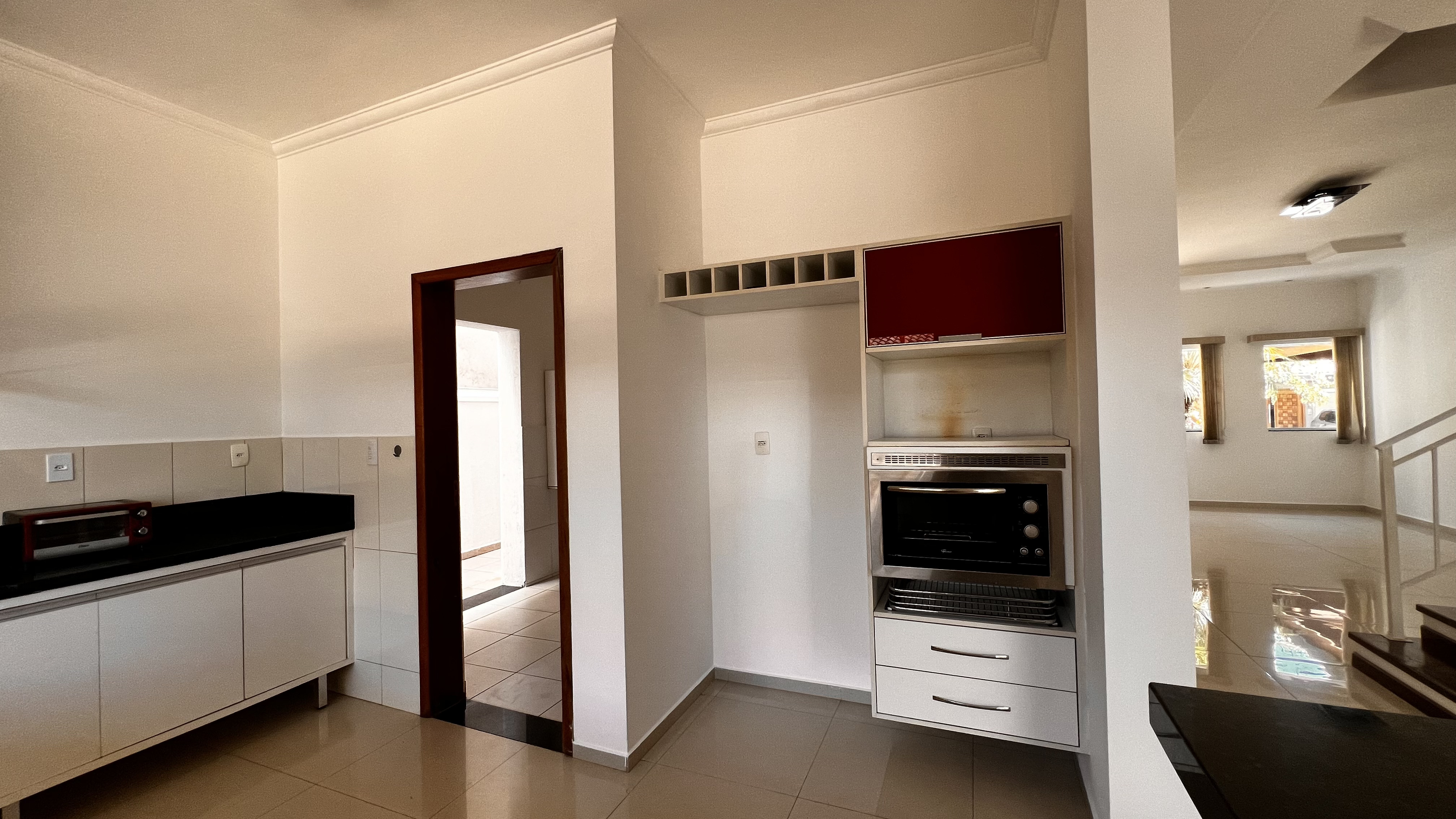 Casa à venda com 4 suítes no Condomínio Campos do Conde II em Tremembé/SP.