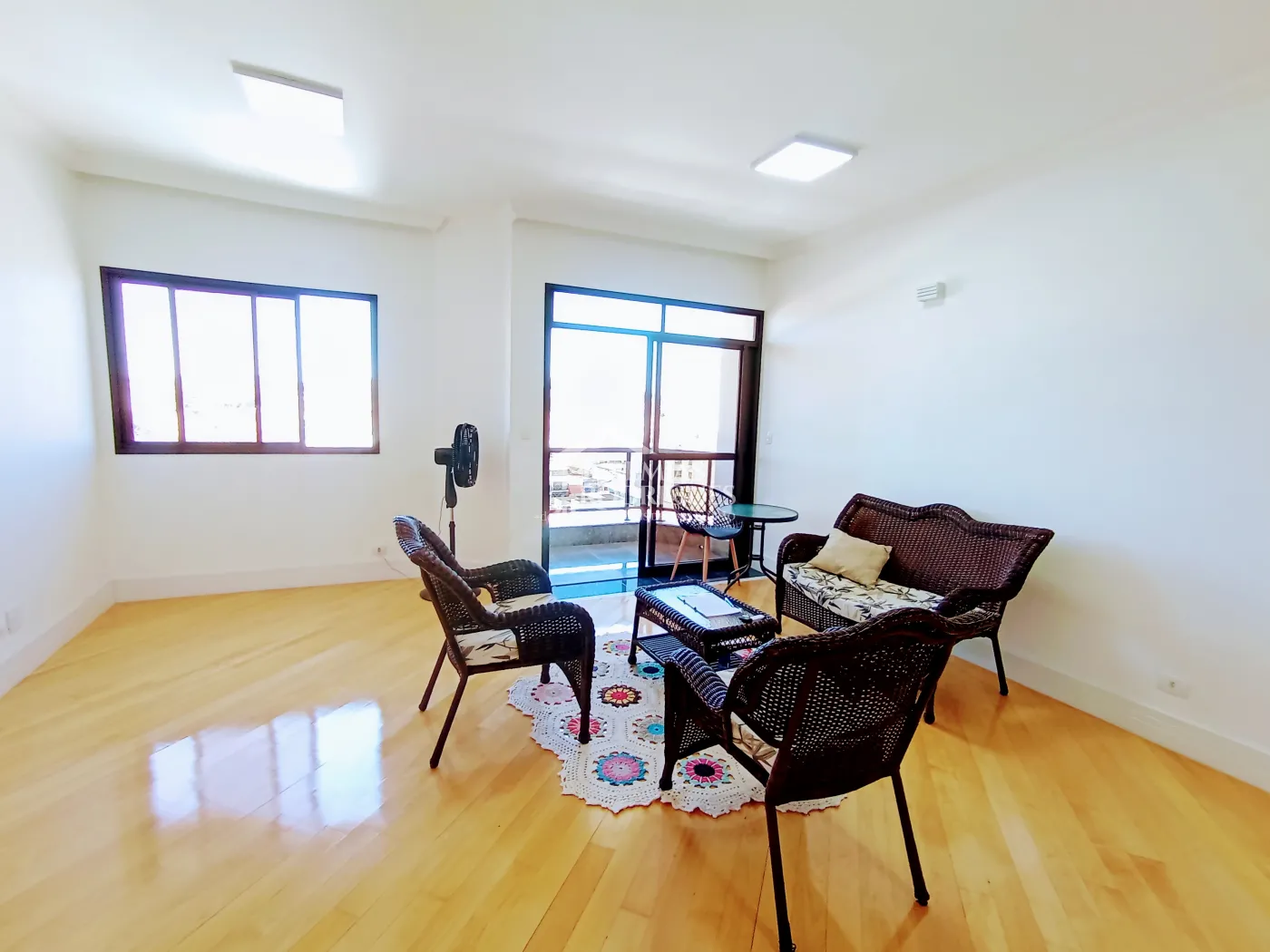 Apartamento para venda com 2 suítes no Edifício Rosa Abirached em Taubaté/SP