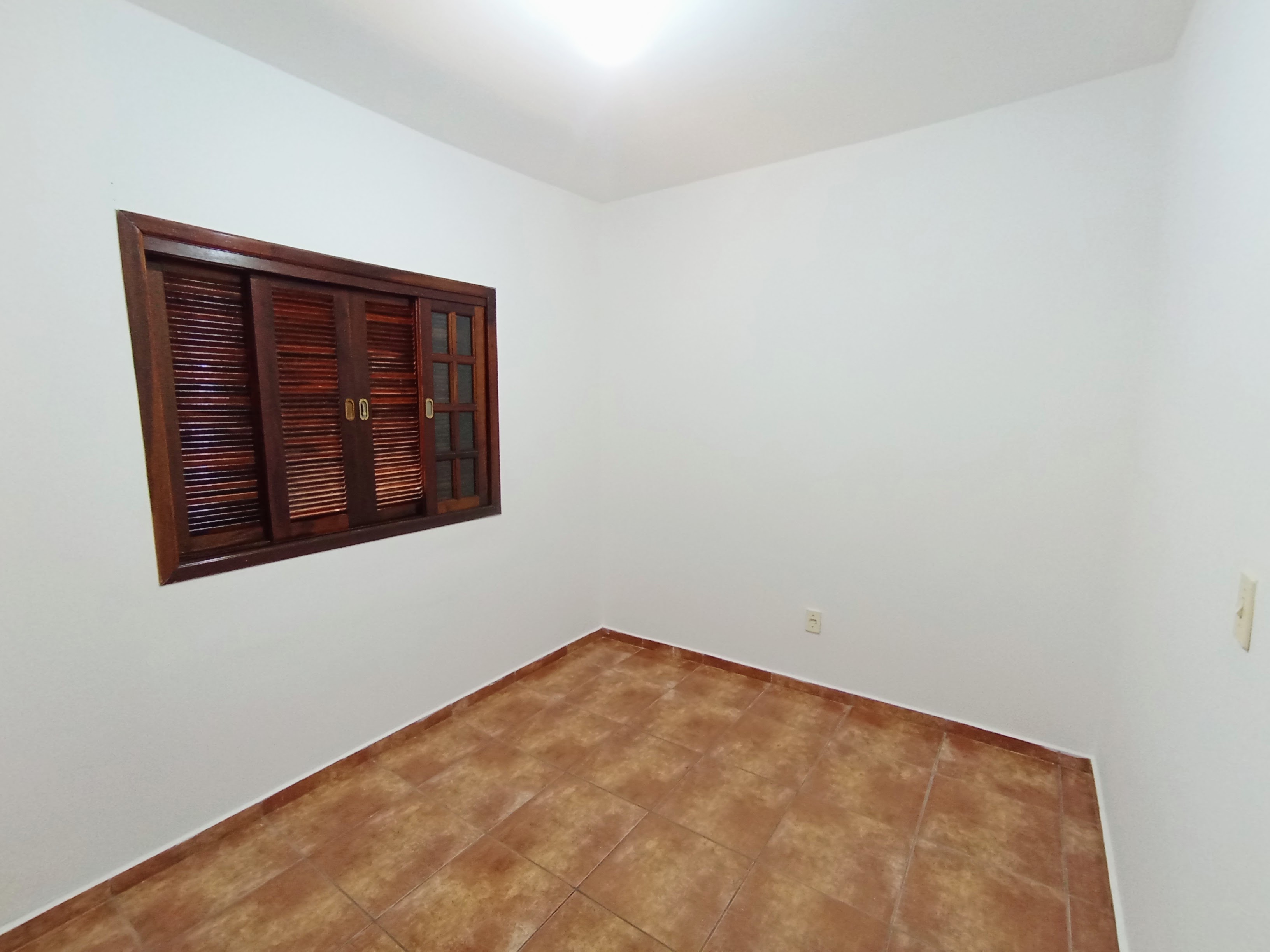 Chácara para venda e locação com 3 dormitórios no bairro Santana em Pindamonhangaba/SP.