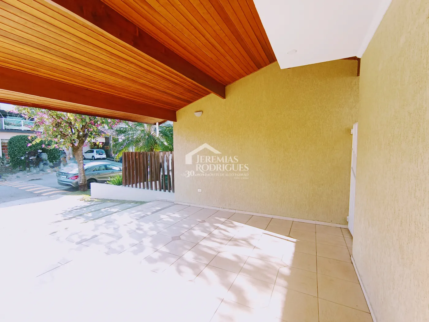 Casa à venda com 3 dormitórios no Condomínio Vale dos Príncipes em Taubaté/SP.