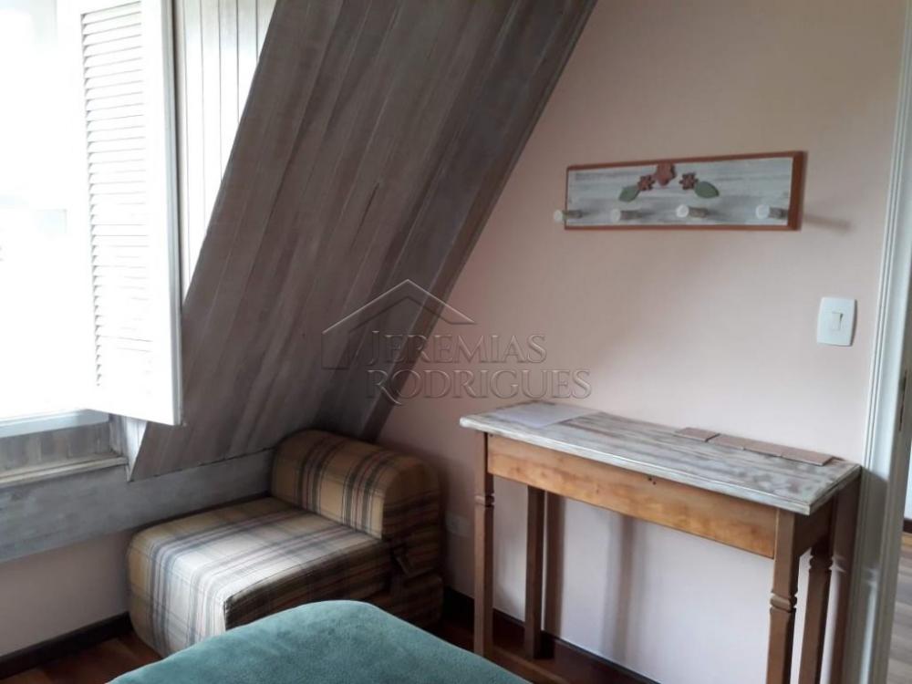Casa à venda com 3 suítes no Condomínio Recanto do Fojo em Campos do Jordão/SP