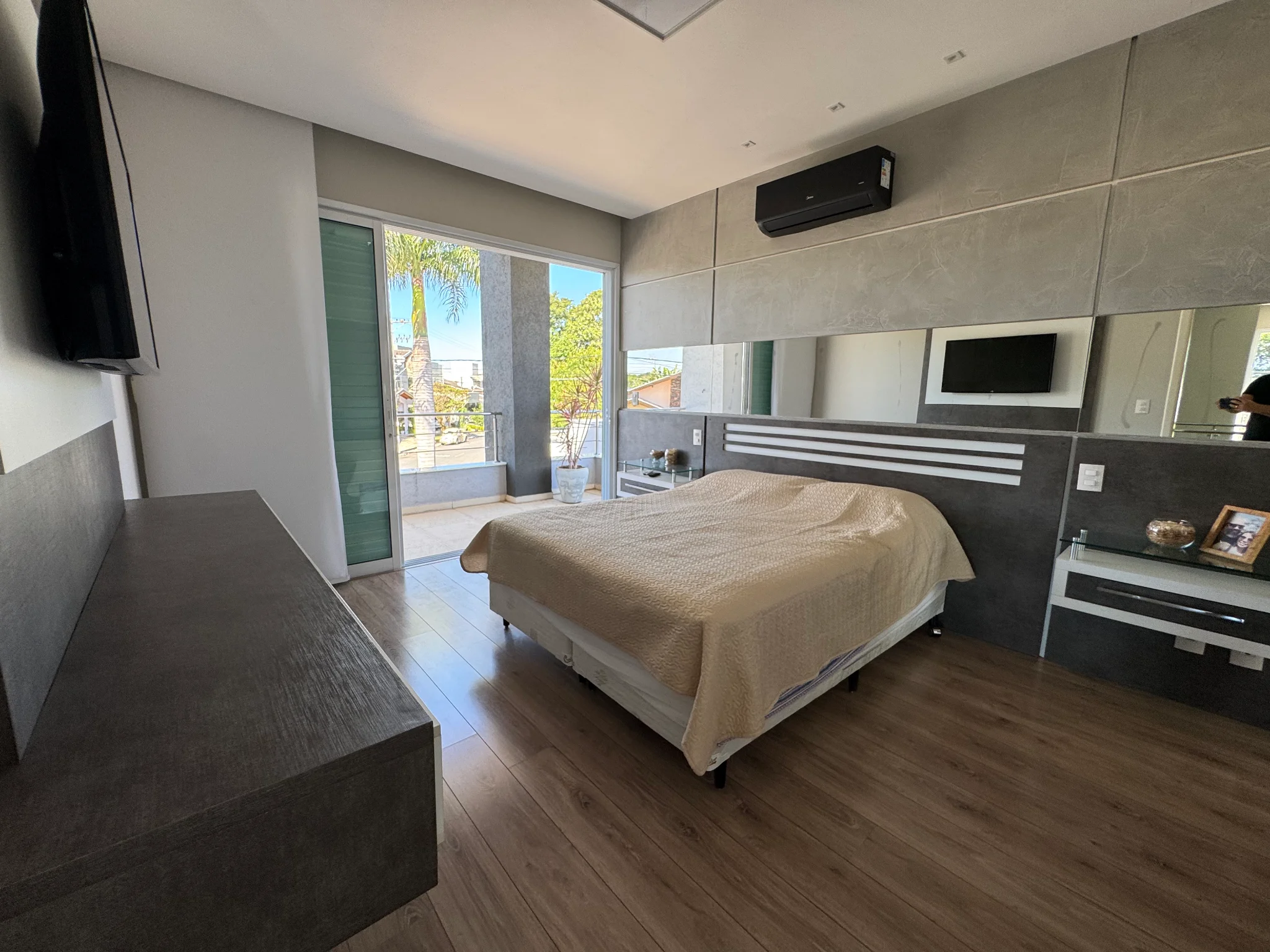 Casa para venda e locação com 3 dormitórios no Condomínio Campos do Conde III em Tremembé/SP.