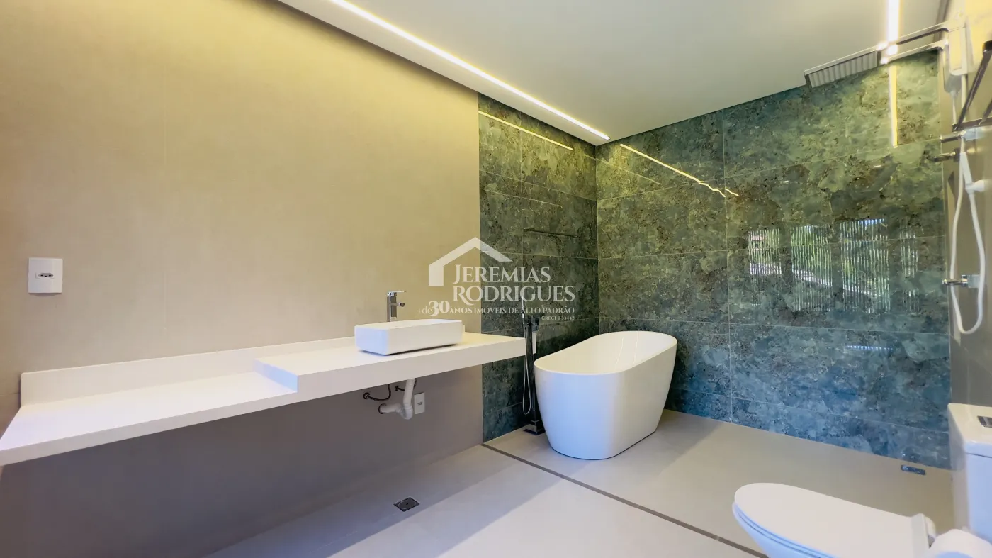 Casa à venda com 4 dormitórios no Condomínio Chácaras Cataguá em Taubaté/SP