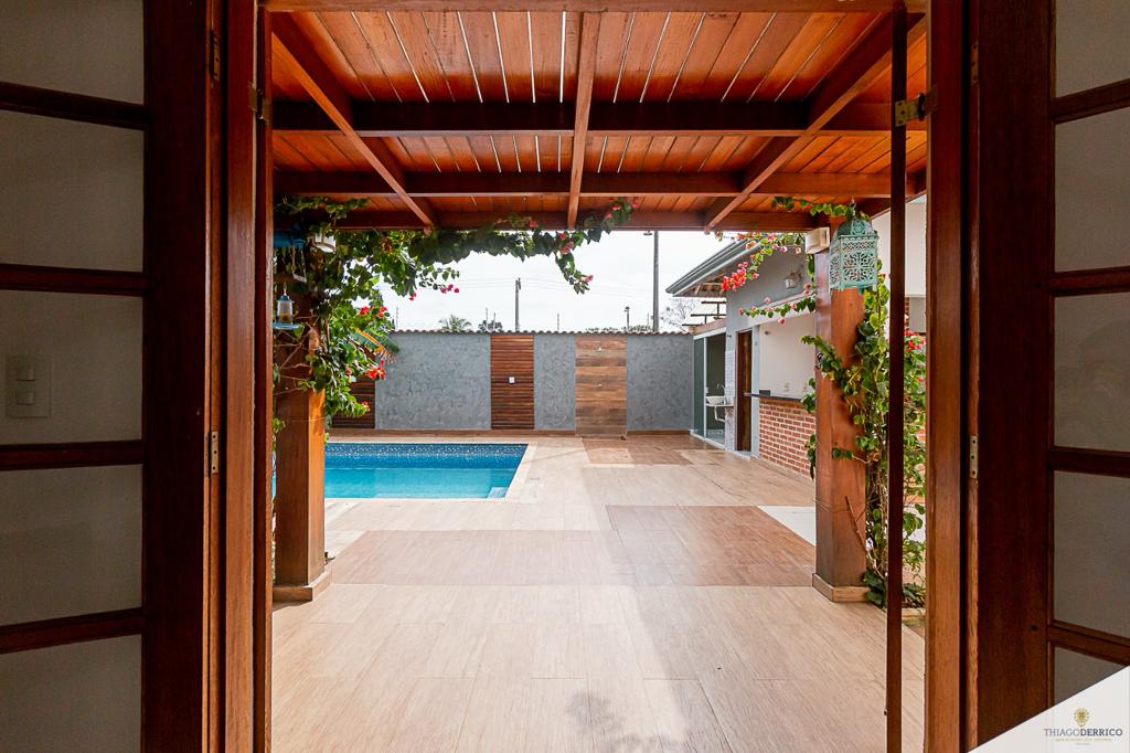 Casa para venda e locação com 4 dormitórios no Condomínio Colonial Village I em Pindamonhangaba/SP.