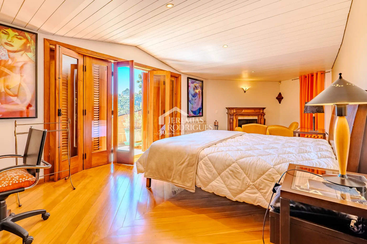 Mansão à venda com 7 suítes no Condomínio Vila Simonsen em Campos do Jordão/SP.