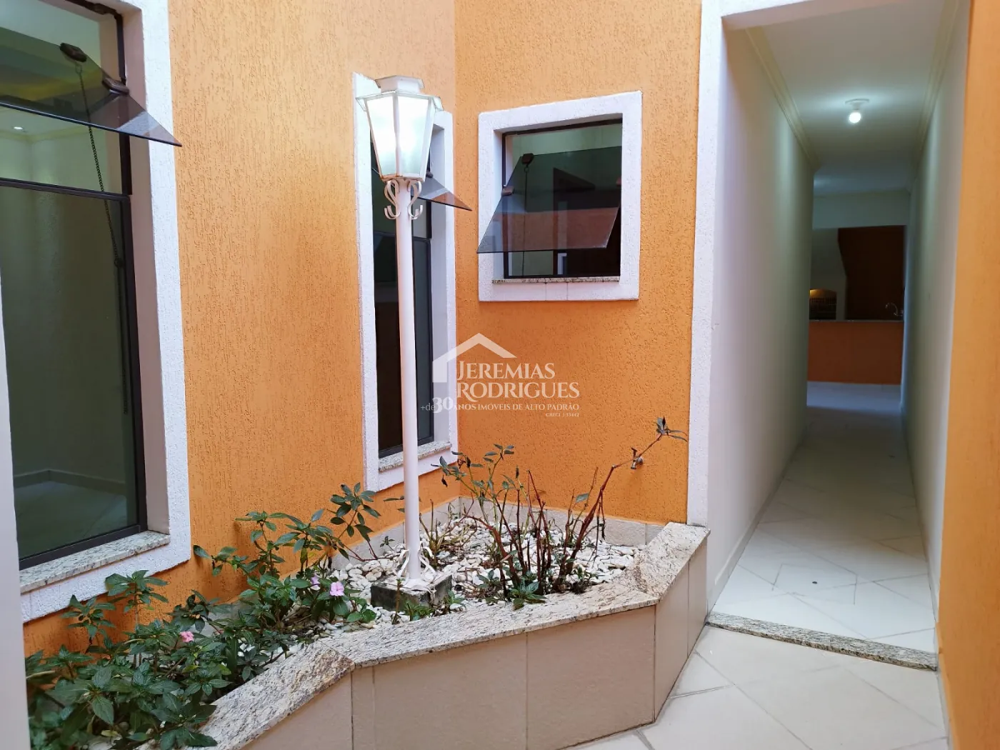 Casa à venda com 4 dormitórios no bairro Alto do Cardoso em Pindamonhangaba/SP.
