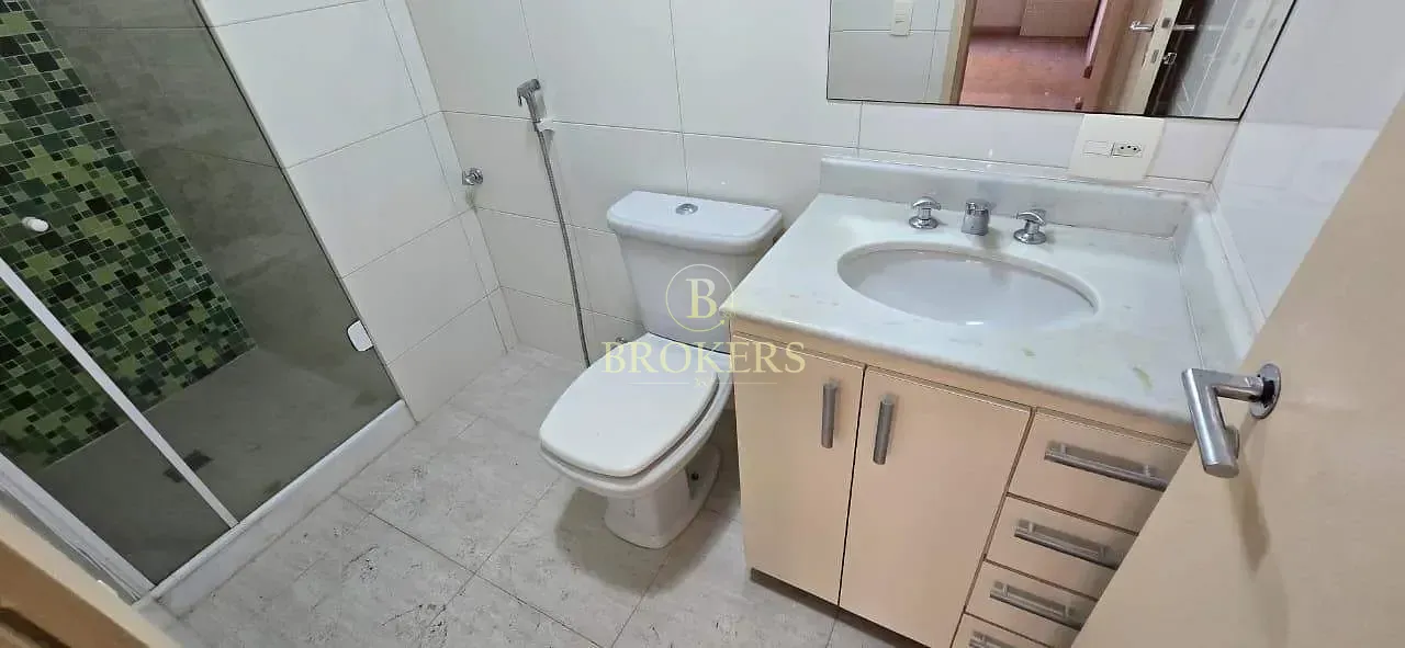 Apartamento à venda, Flamengo - Av Oswaldo Cruz - Varanda, quarto, cozinha e dependência completa -