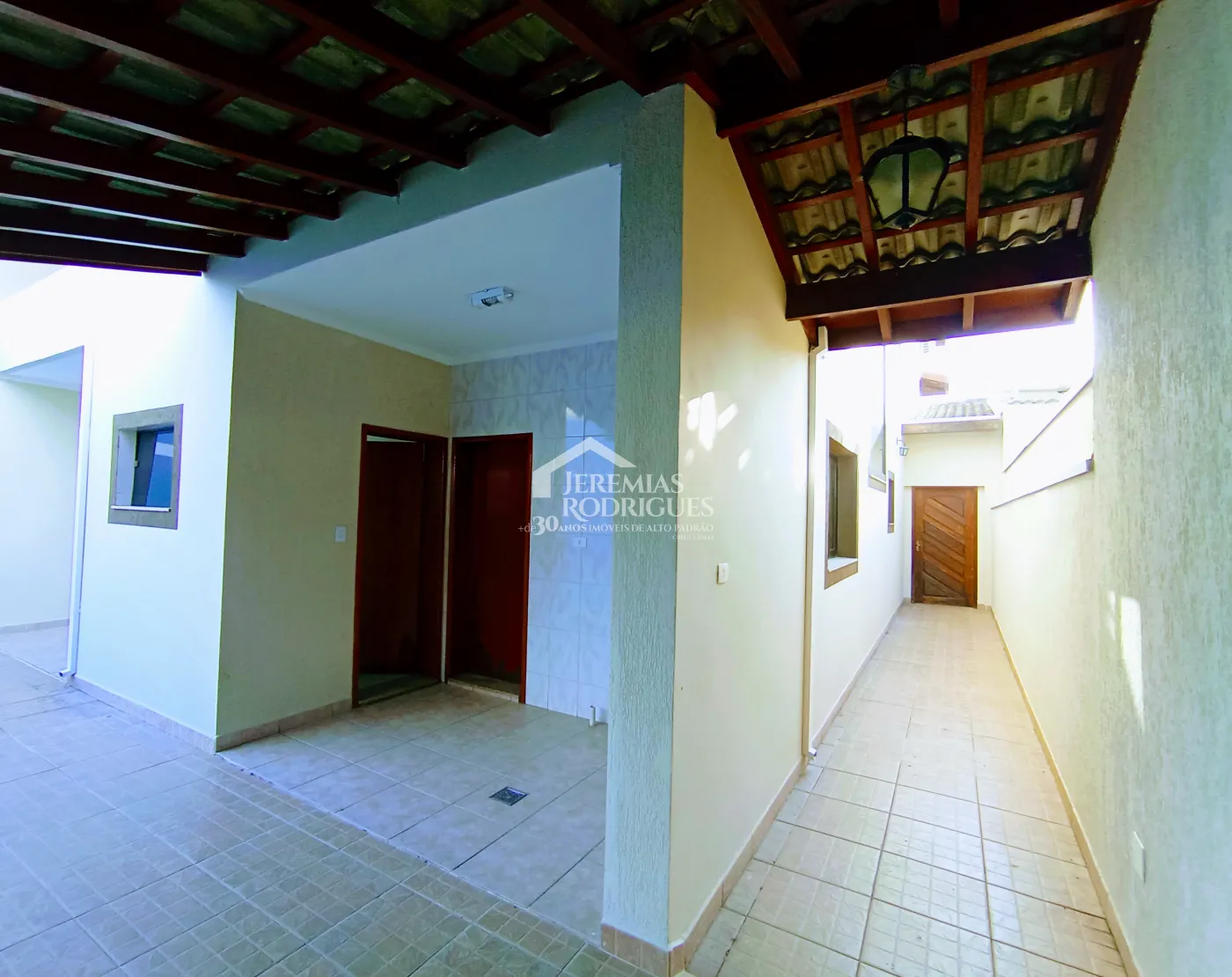 Casa para venda e locação com 4 dormitórios no Condomínio Campos do Conde I em Tremembé/SP