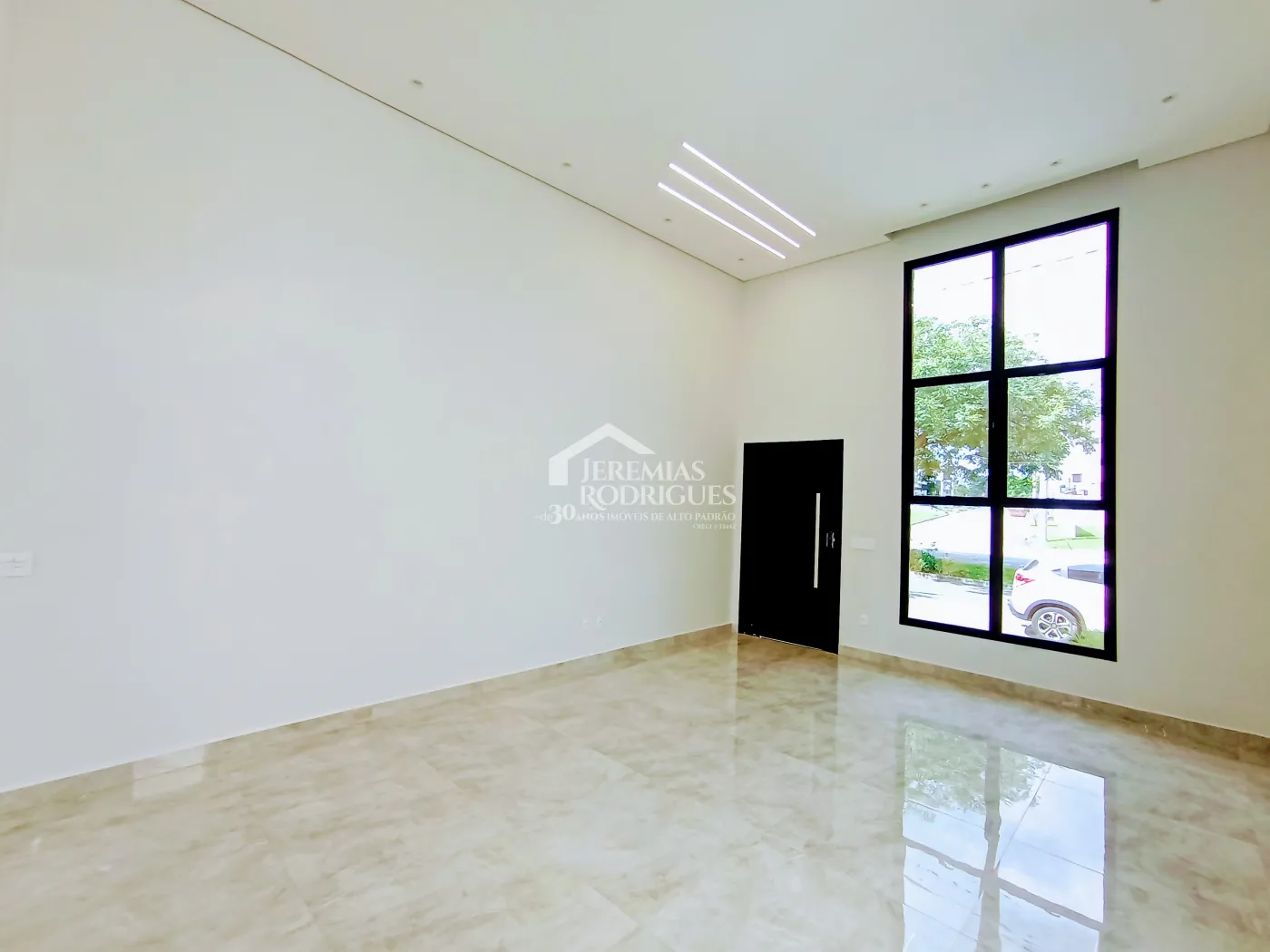 Casa à venda com 300 m² no Condomínio Ouro Ville em Taubaté/SP.