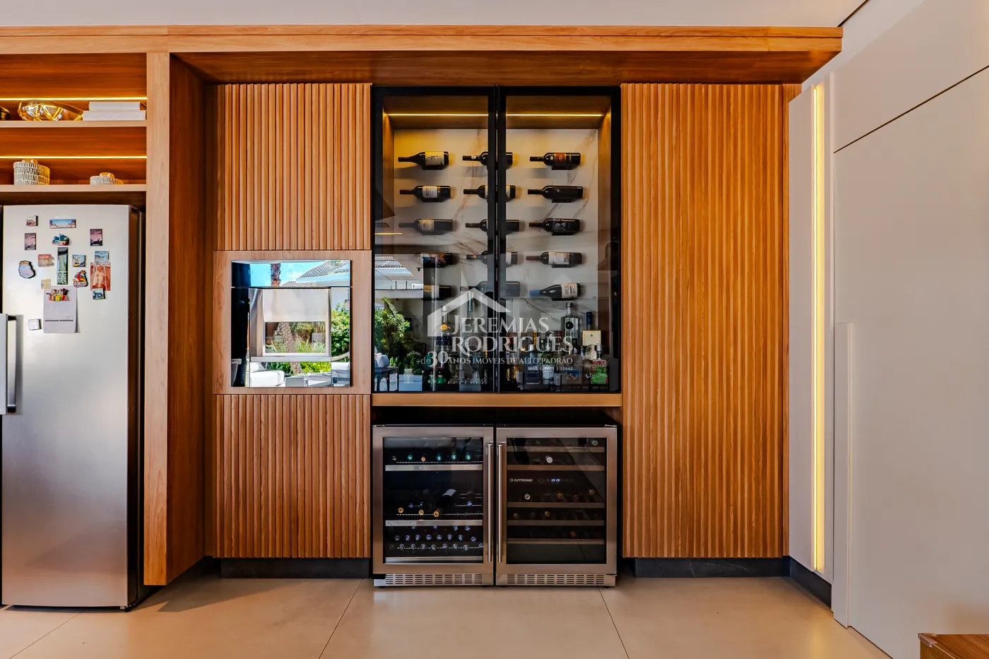 Casa à venda com 4 suítes no Condomínio Taubaté Village em Taubaté/SP.