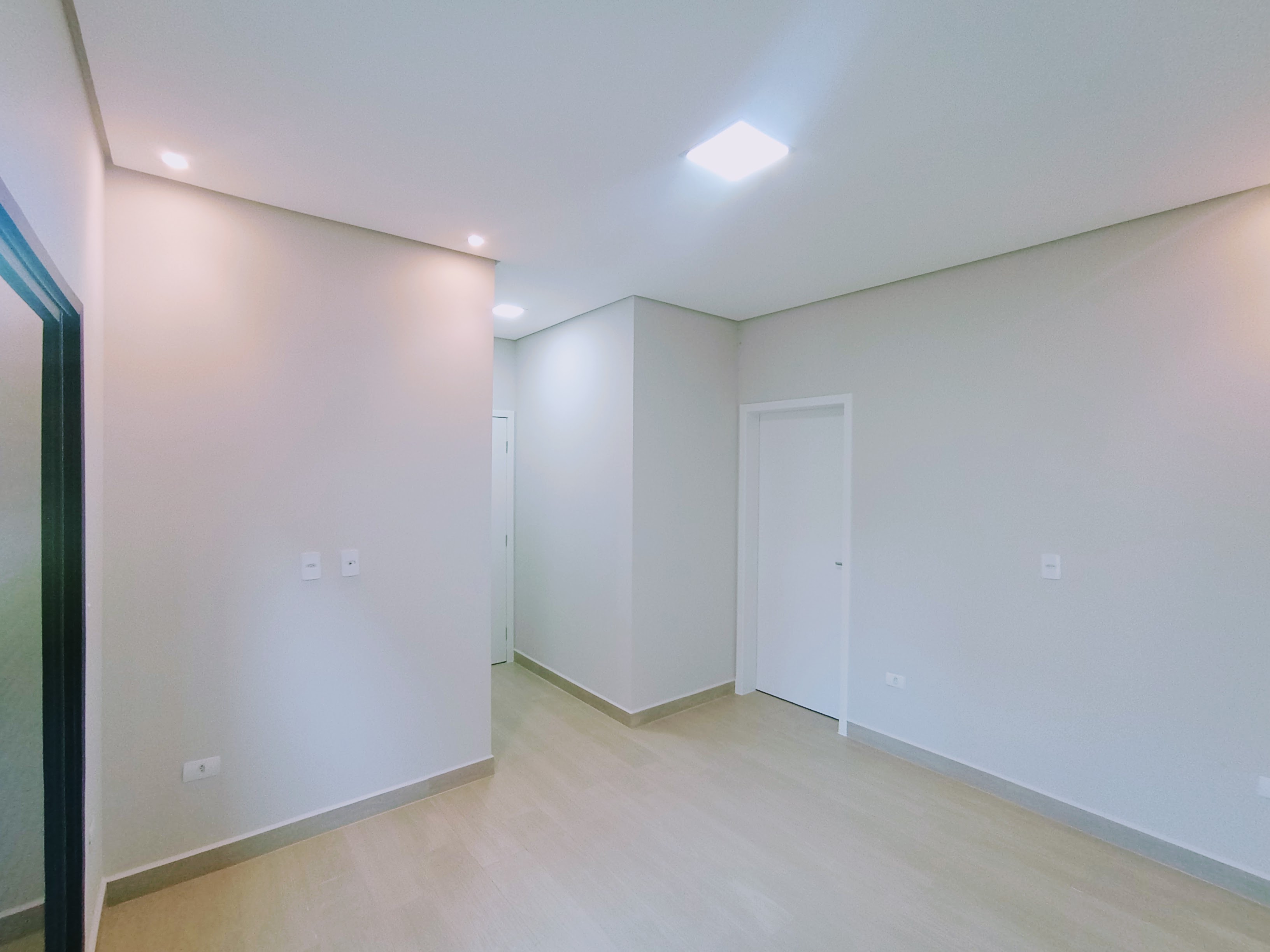 Casa à venda com 3 dormitórios no Condomínio Ouro Ville em Taubaté/SP.