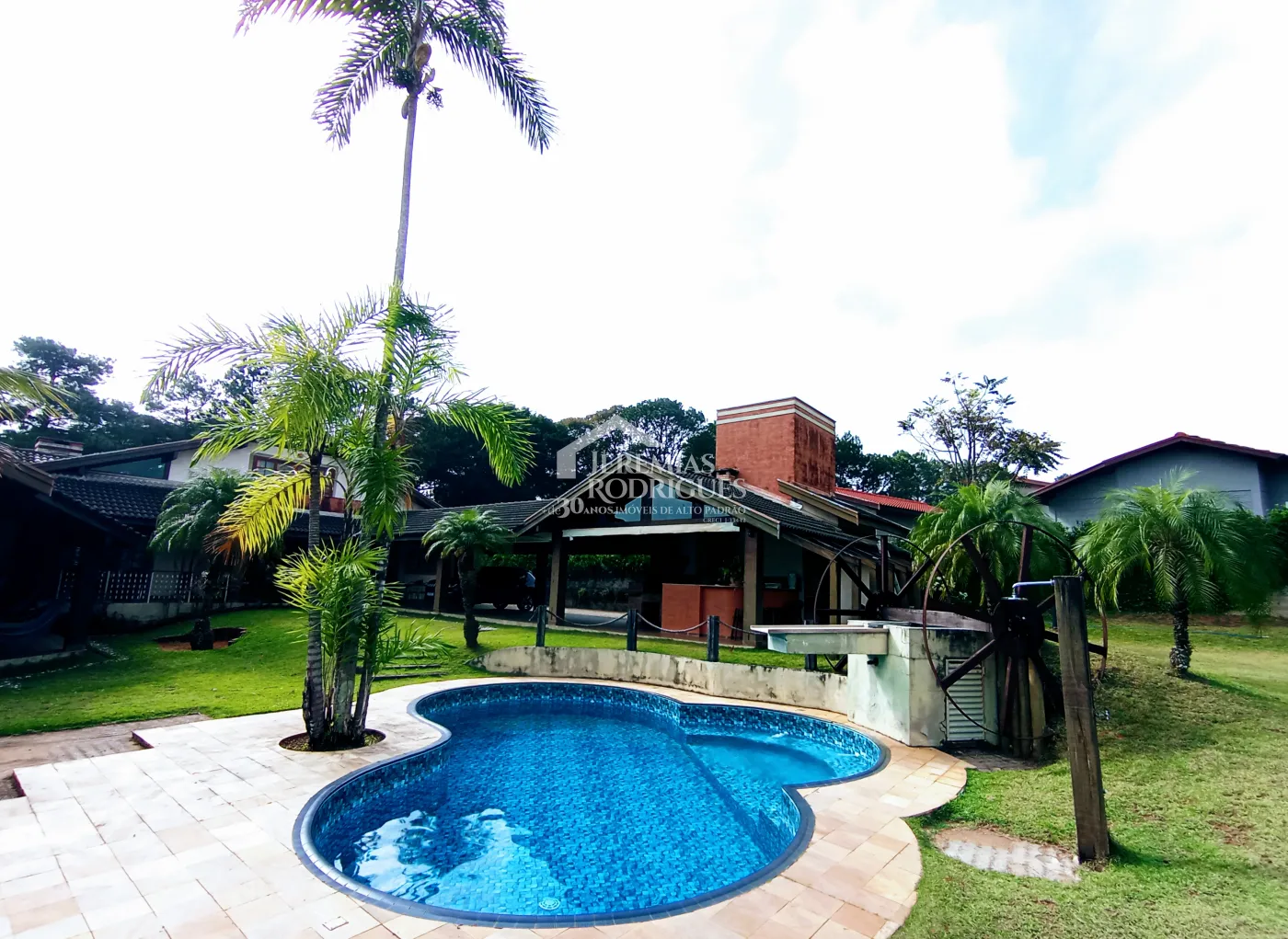 Casa à venda com 3 dormitórios no Condomínio Chácaras Cataguá em Taubaté/SP