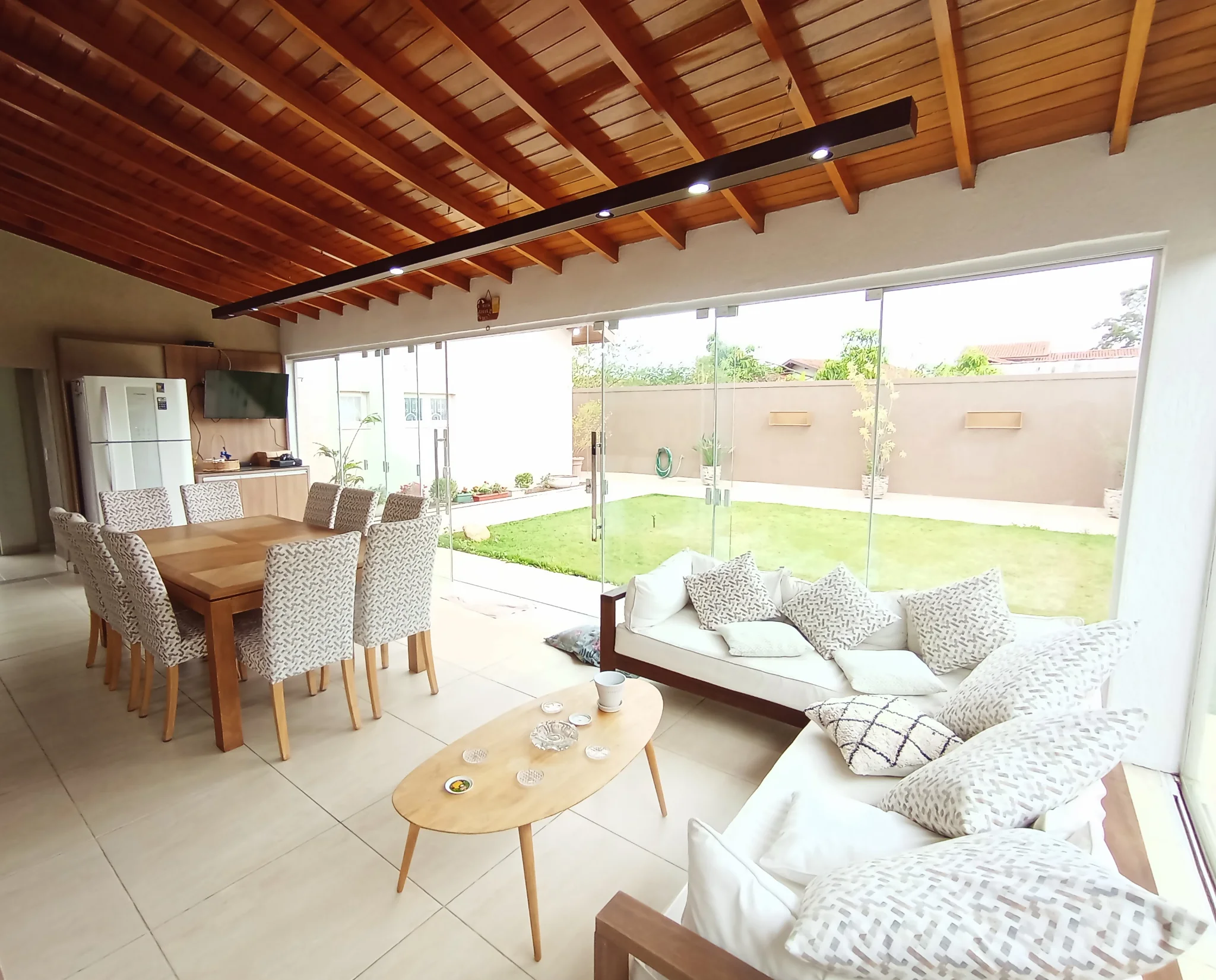 Casa à venda com 4 dormitórios no Residencial Doutor Lessa em Pindamonhangaba/SP. 