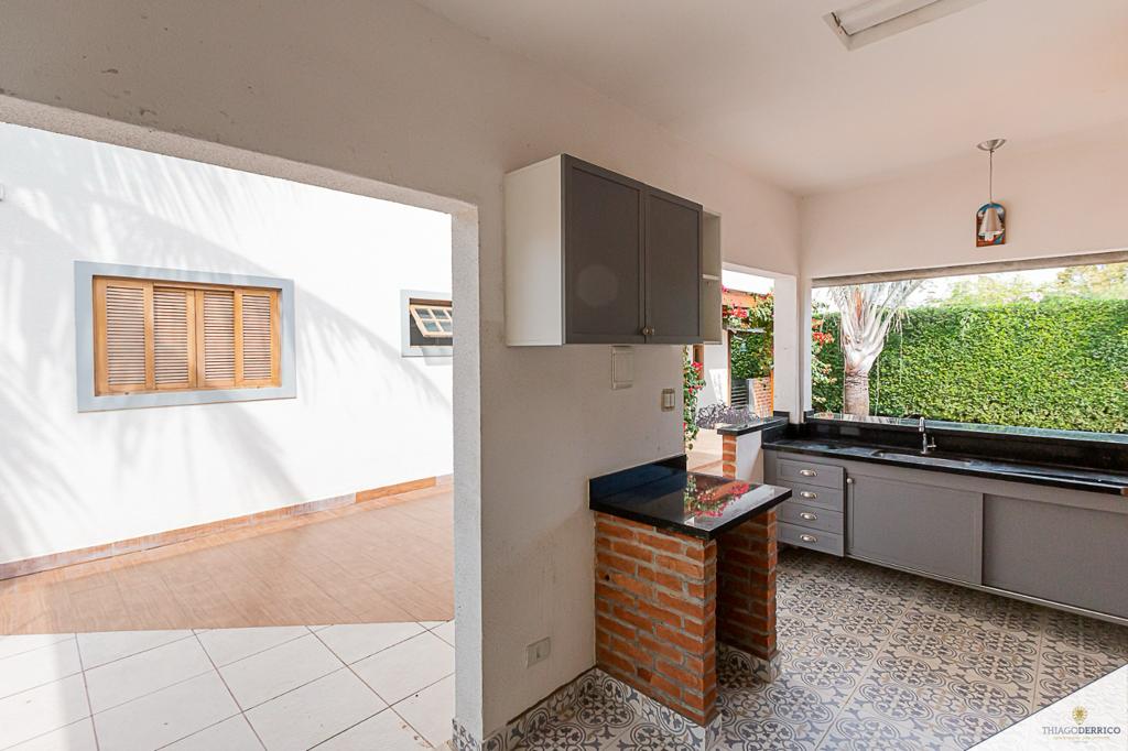 Casa para venda e locação com 4 dormitórios no Condomínio Colonial Village I em Pindamonhangaba/SP.