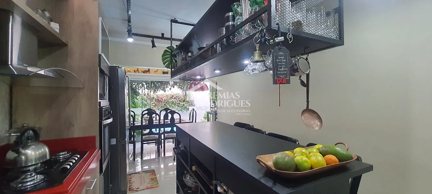Casa para locação com 5 dormitórios no Centro em Taubaté/SP.