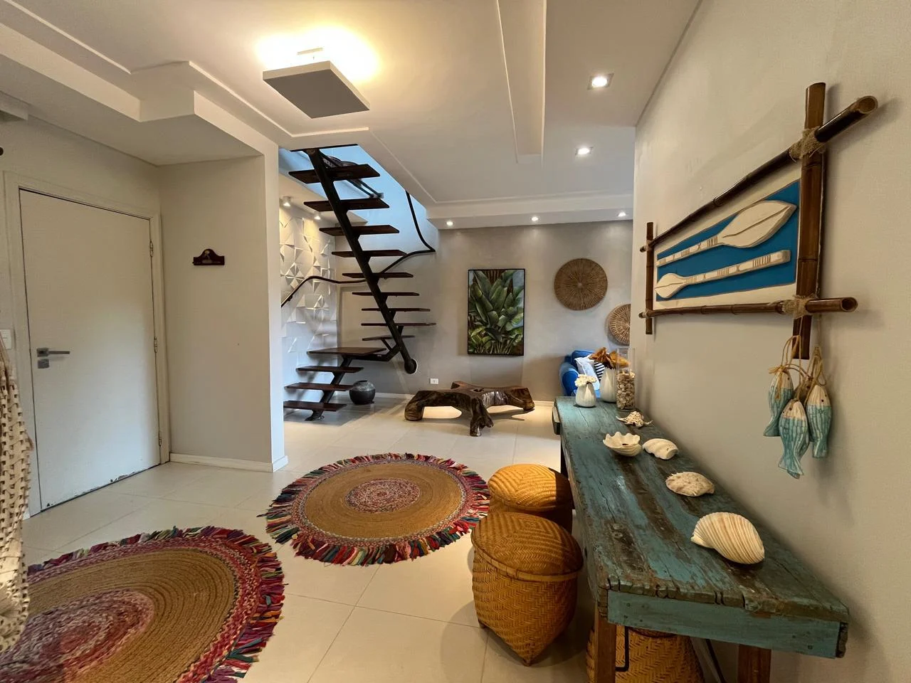 Apartamento à venda com 4 dormitórios, 260 m² no Edifício Recanto dos Nobres em Ubatuba/SP. 