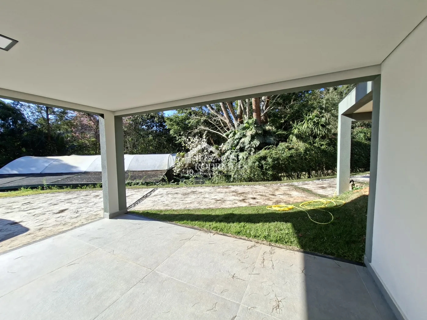 Casa à venda com 4 dormitórios, no Condomínio Parque da Mantiqueira em Santo Antônio do Pinhal/SP.