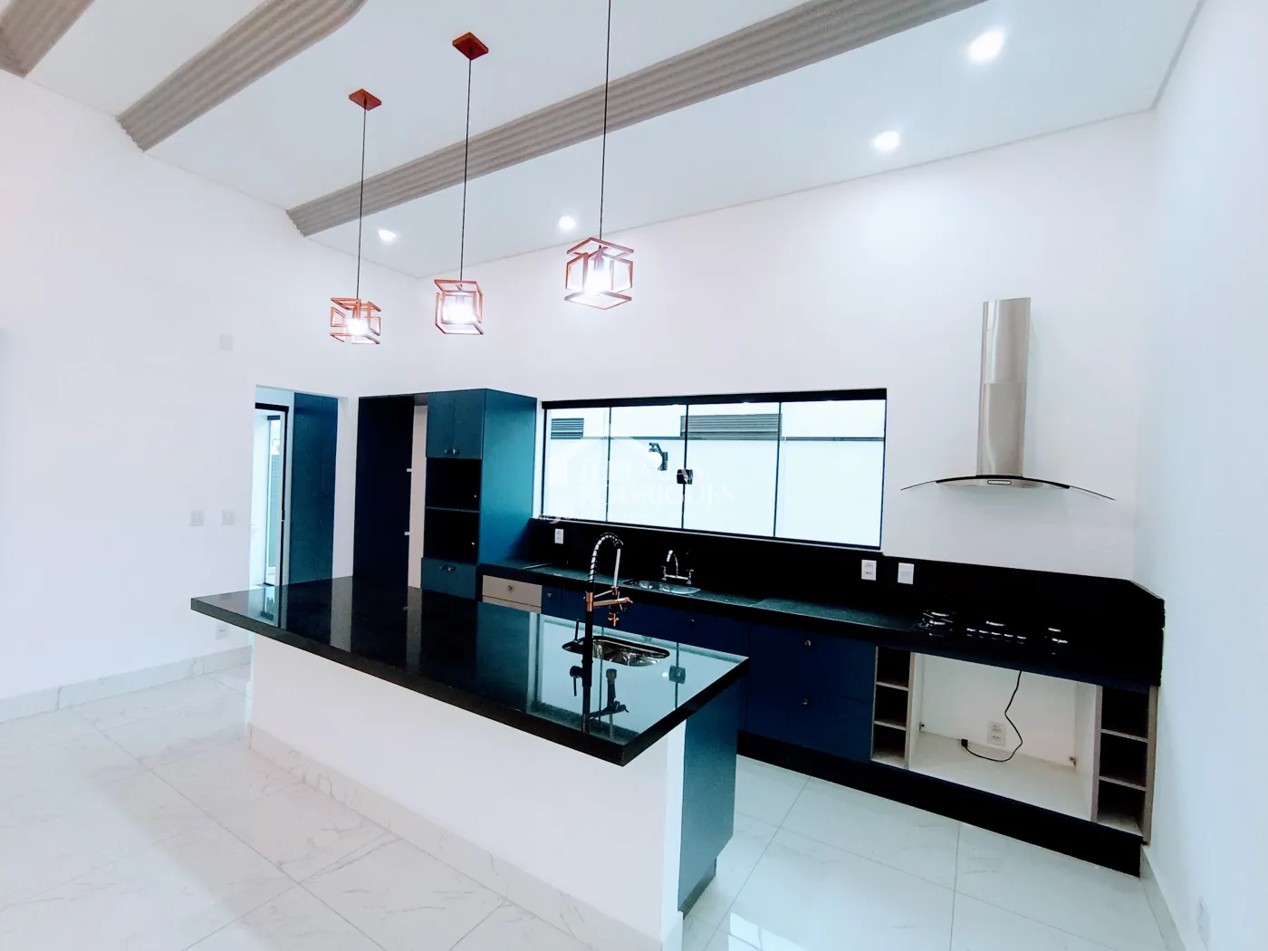 Casa para venda e locação com 3 dormitórios, no Condomínio Colonial Village II em Pindamonhangaba/SP