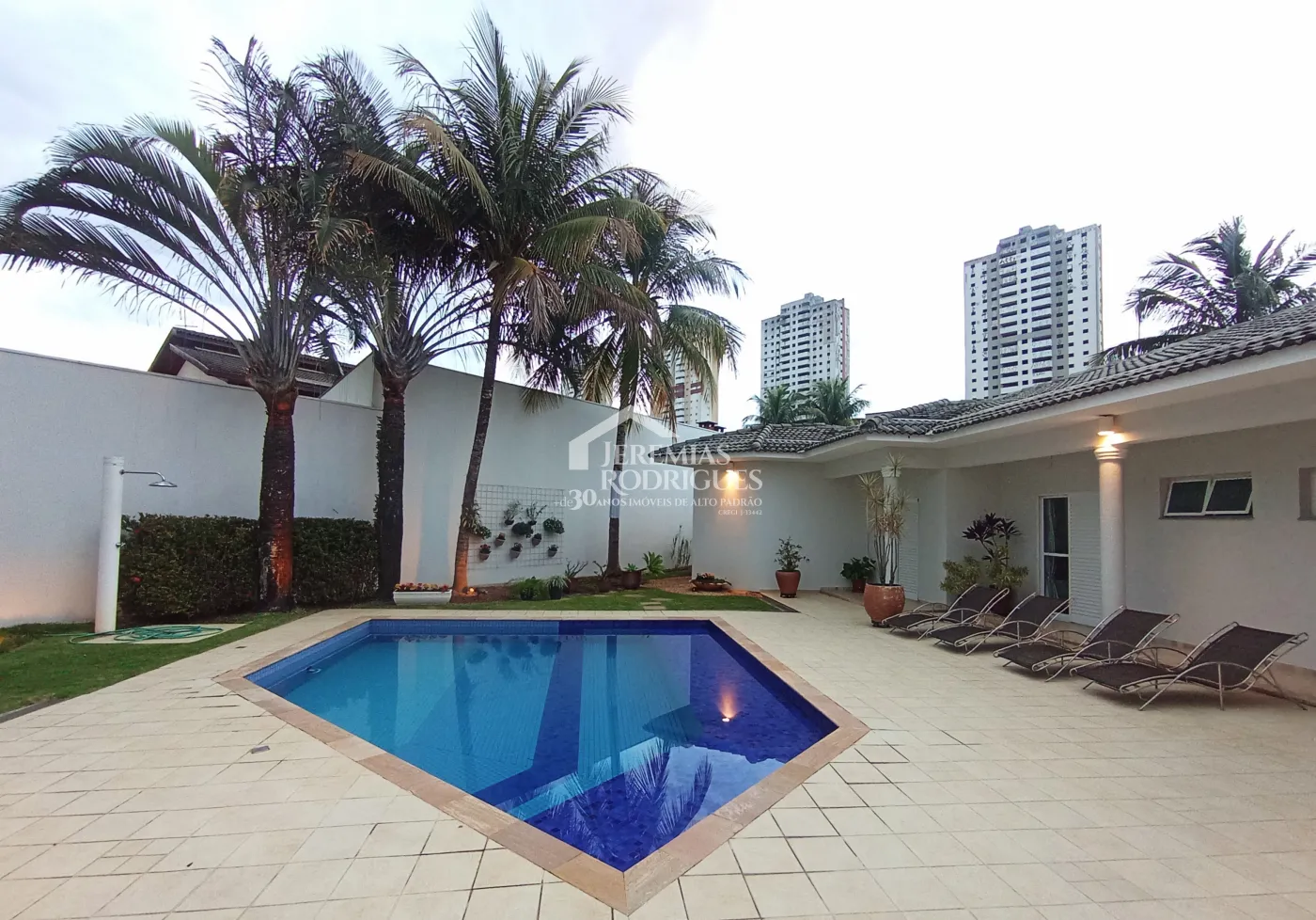 Casa à venda com 4 dormitórios no Condomínio Taubaté Village em Taubaté/SP.