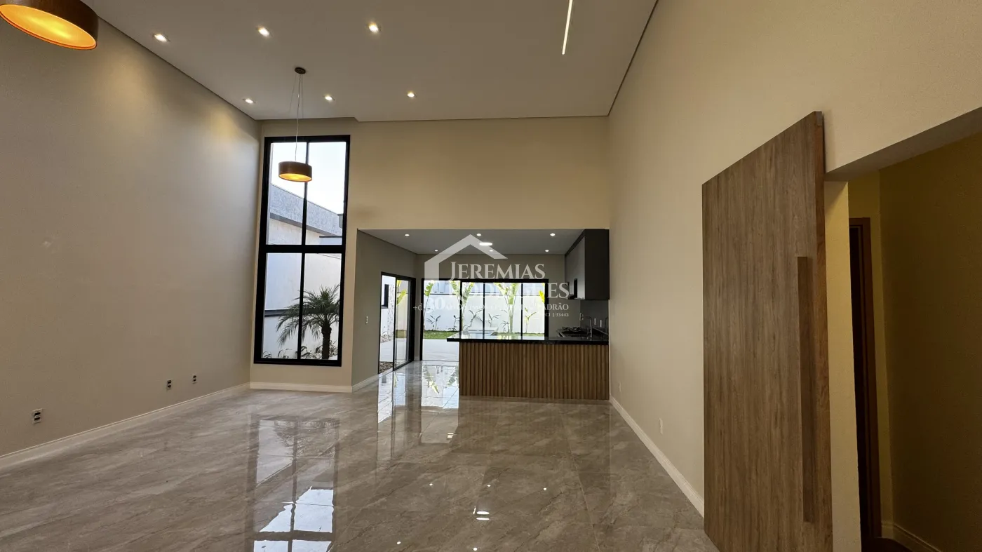 Casa à venda com 3 suítes no Condomínio Reserva dos Lagos em Pindamonhangaba/SP.