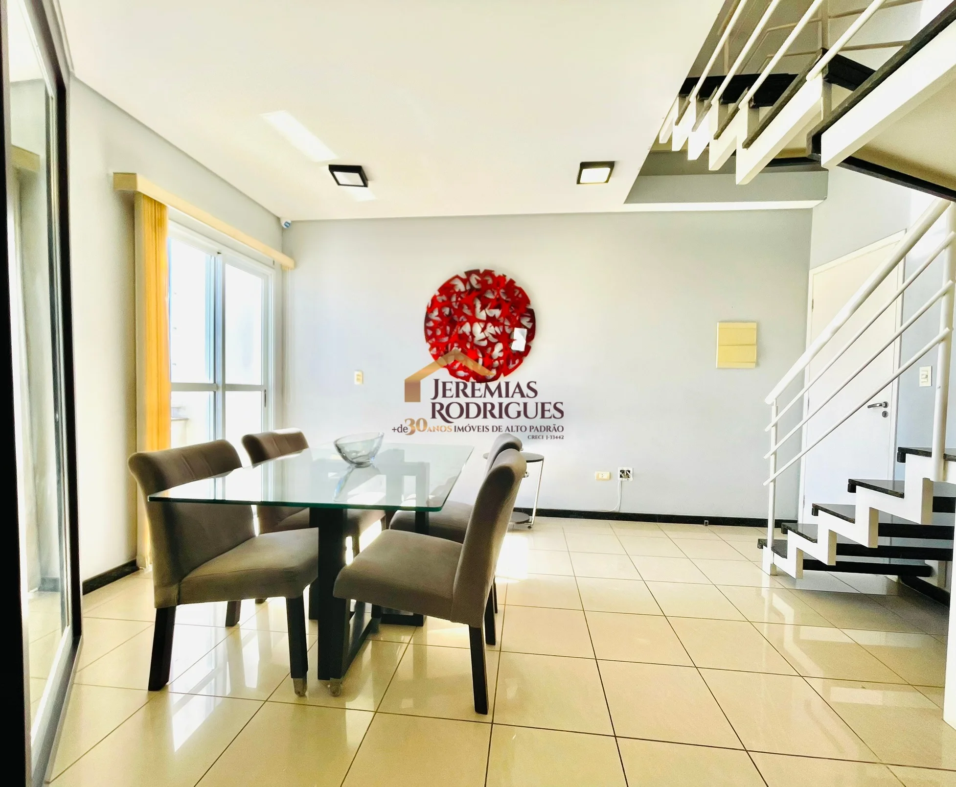 Cobertura Duplex semimobiliada para locação no Edifício Village Towers em Taubaté/SP.