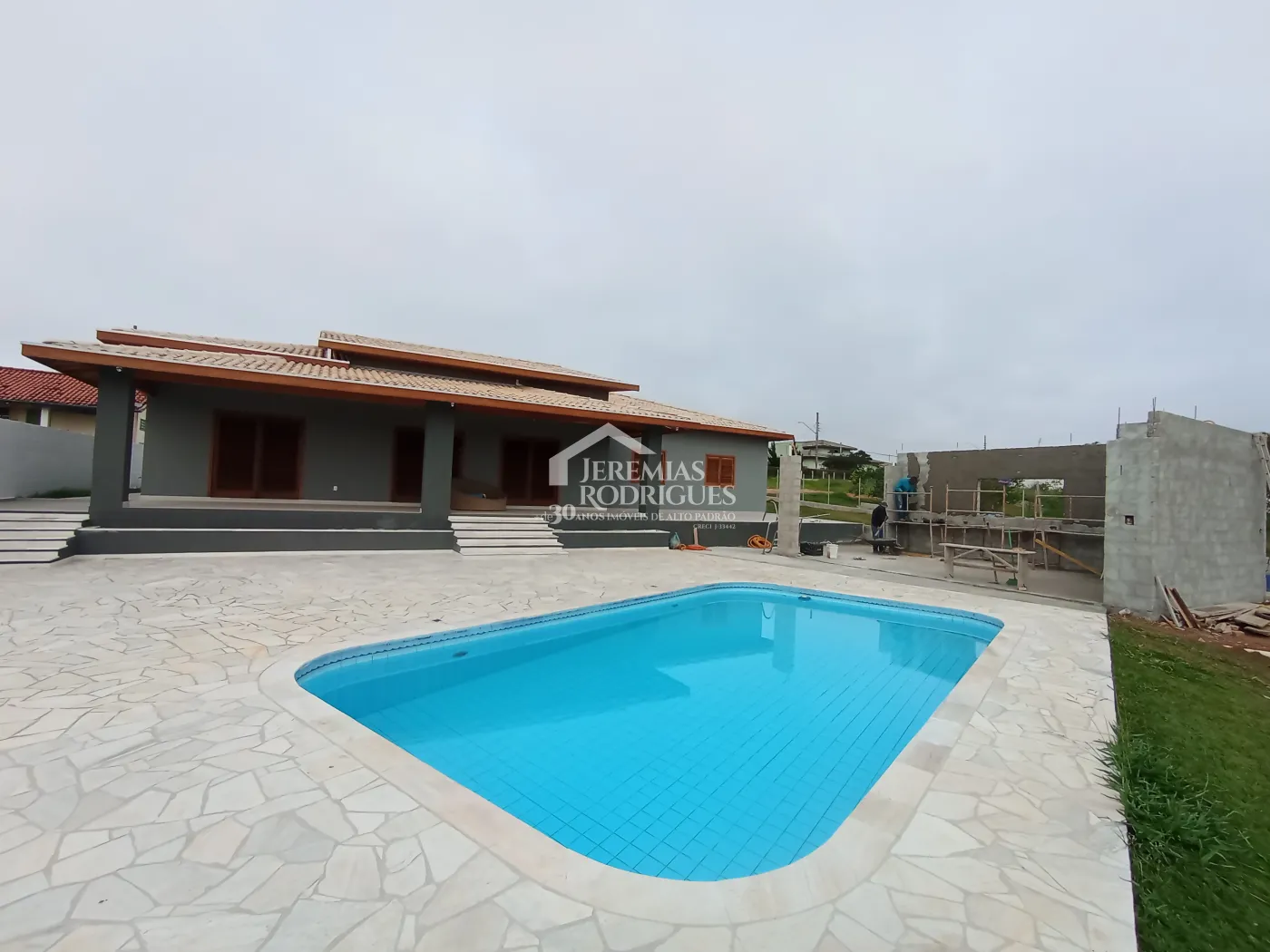 Casa à venda com 4 dormitórios no Condomínio Chácaras Cataguá em Taubaté/SP