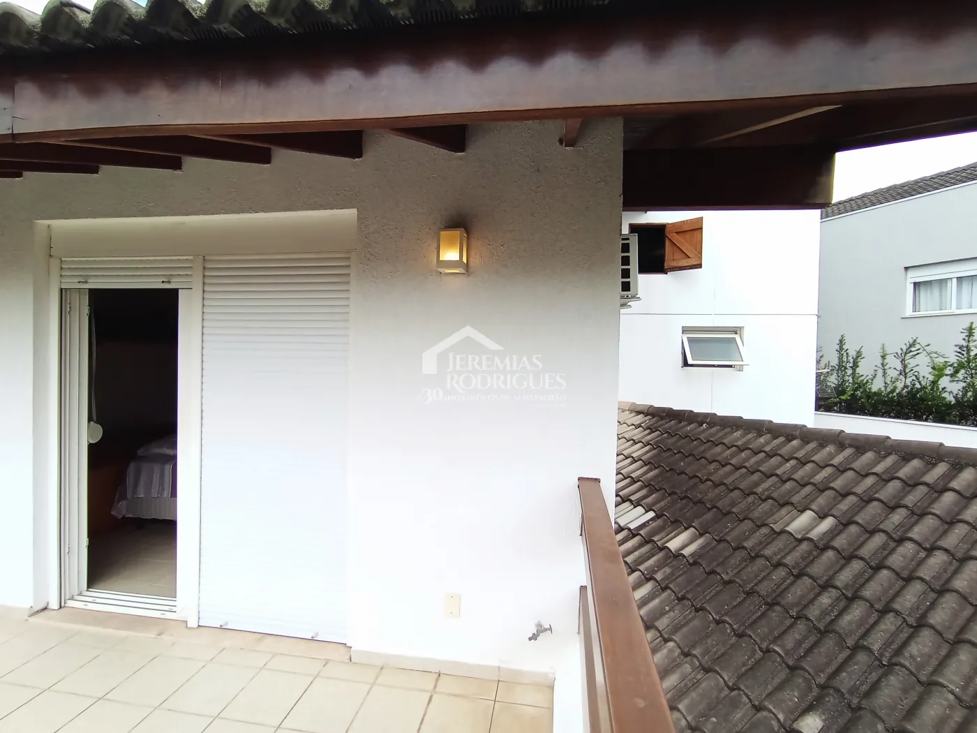 Casa para venda e locação no Condomínio Colonial Village I em Pindamonhangaba/SP.