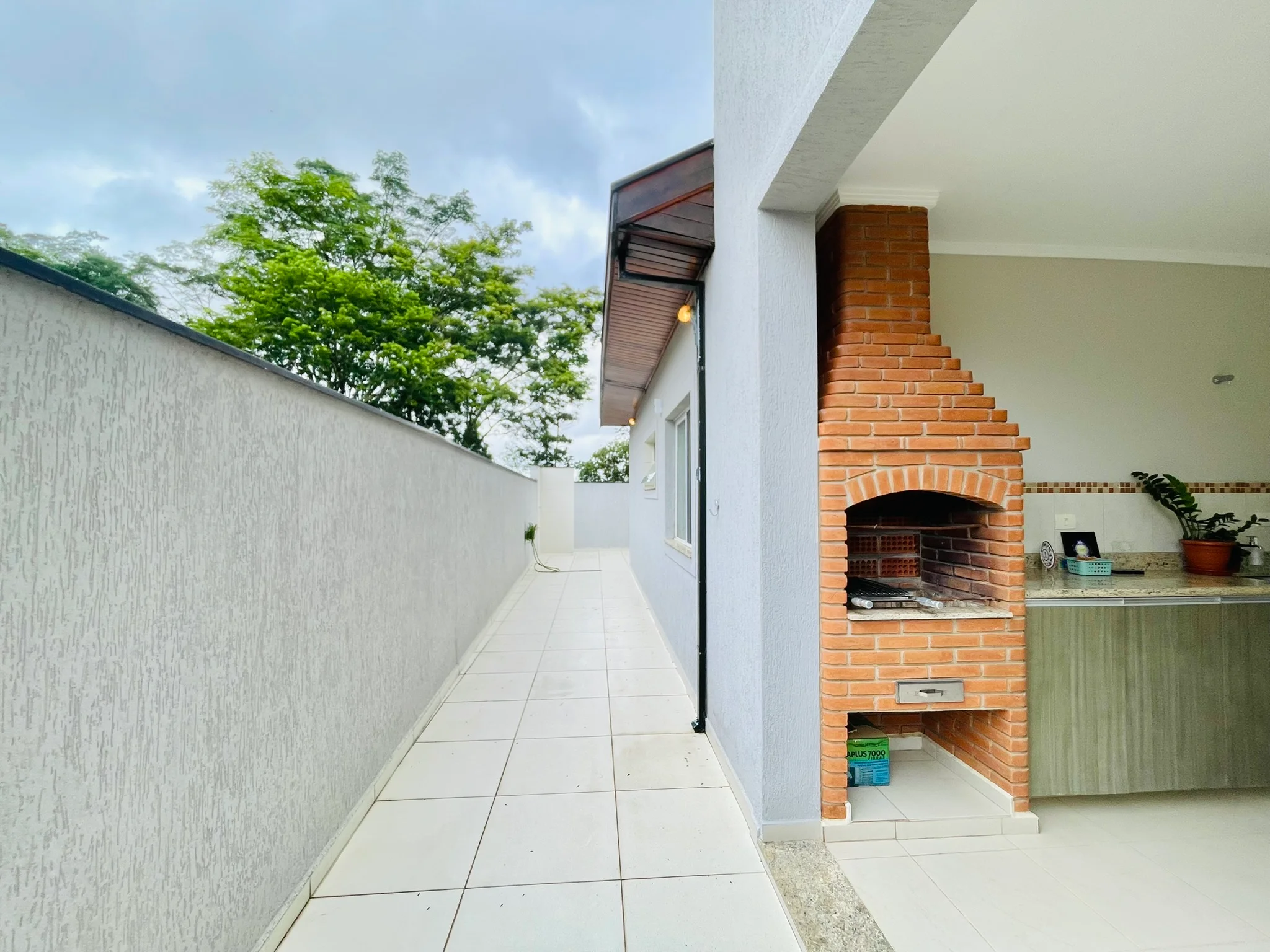 Casa à venda com 3 dormitórios no Condomínio Campos do Conde II em Tremembé/SP. 