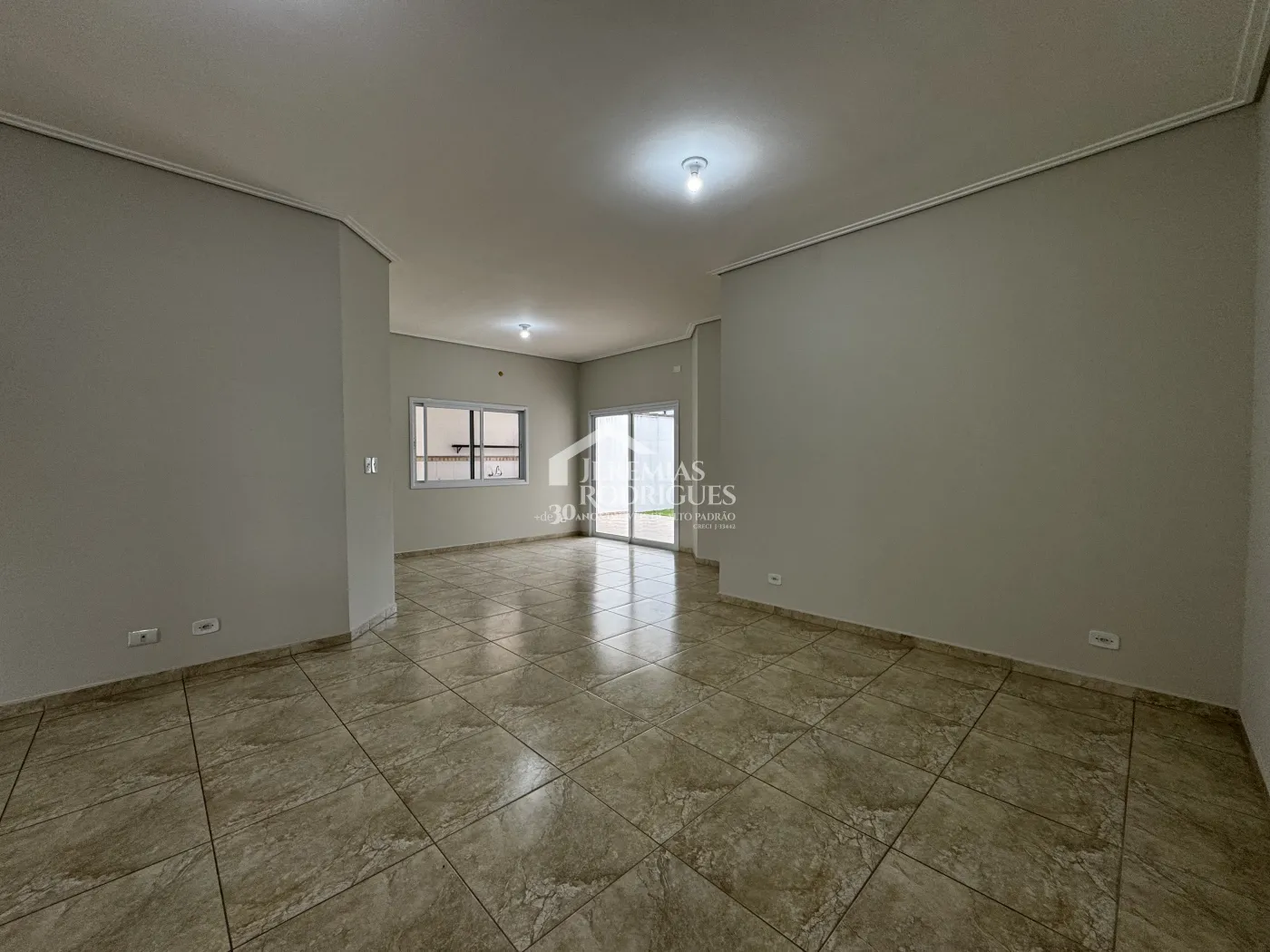 Casa para venda e locação com 3 suítes no Condomínio Real Ville em Pindamonhangaba/SP