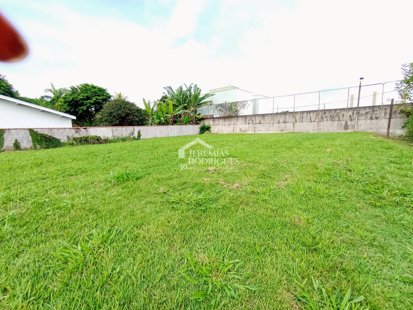 Terreno à venda com 1.234,50 m² no Condomínio Village Paineiras em Pindamonhangaba/SP.